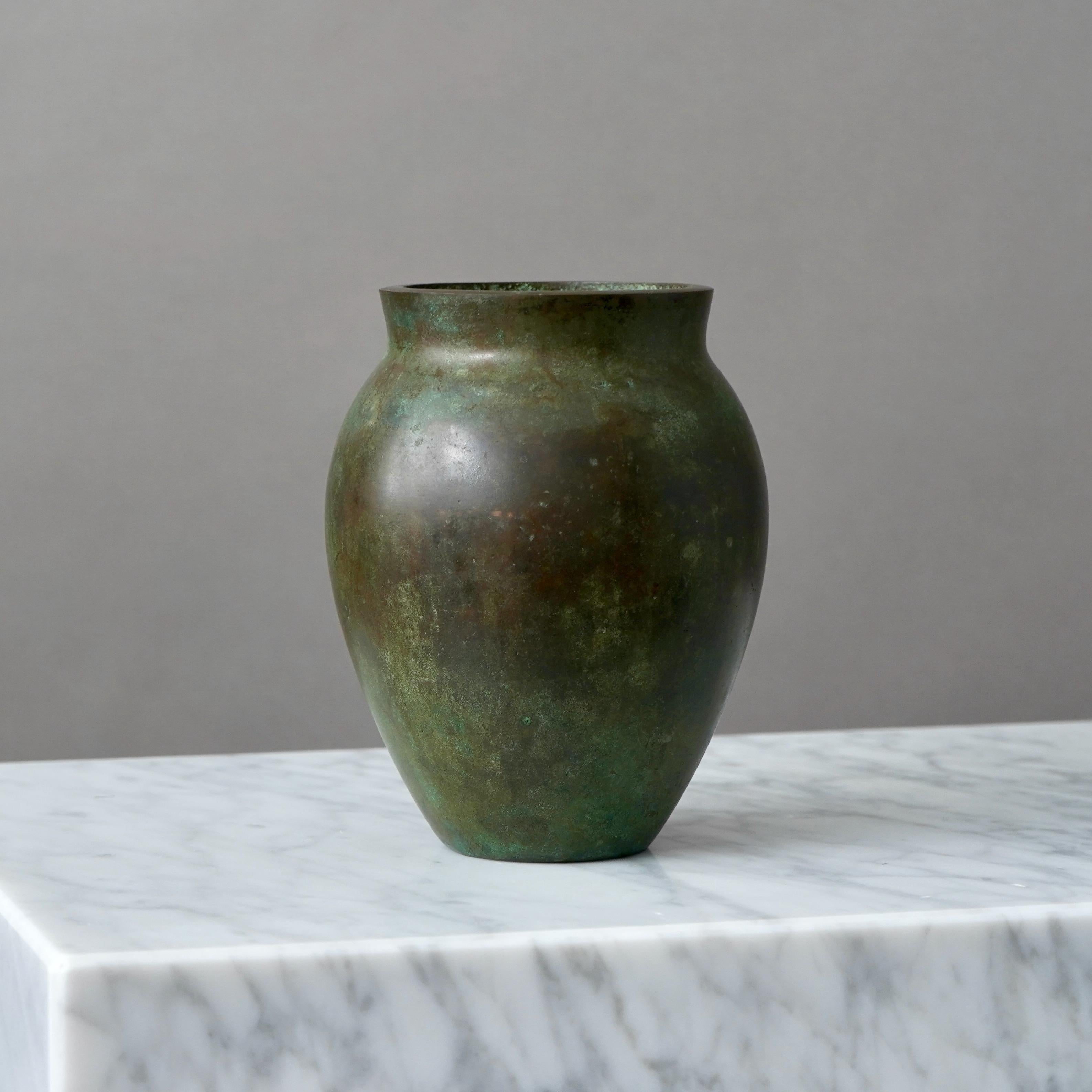 Inizio XX secolo Vaso Art Deco in bronzo di Sune Backstrom, Svezia, anni '20 in vendita