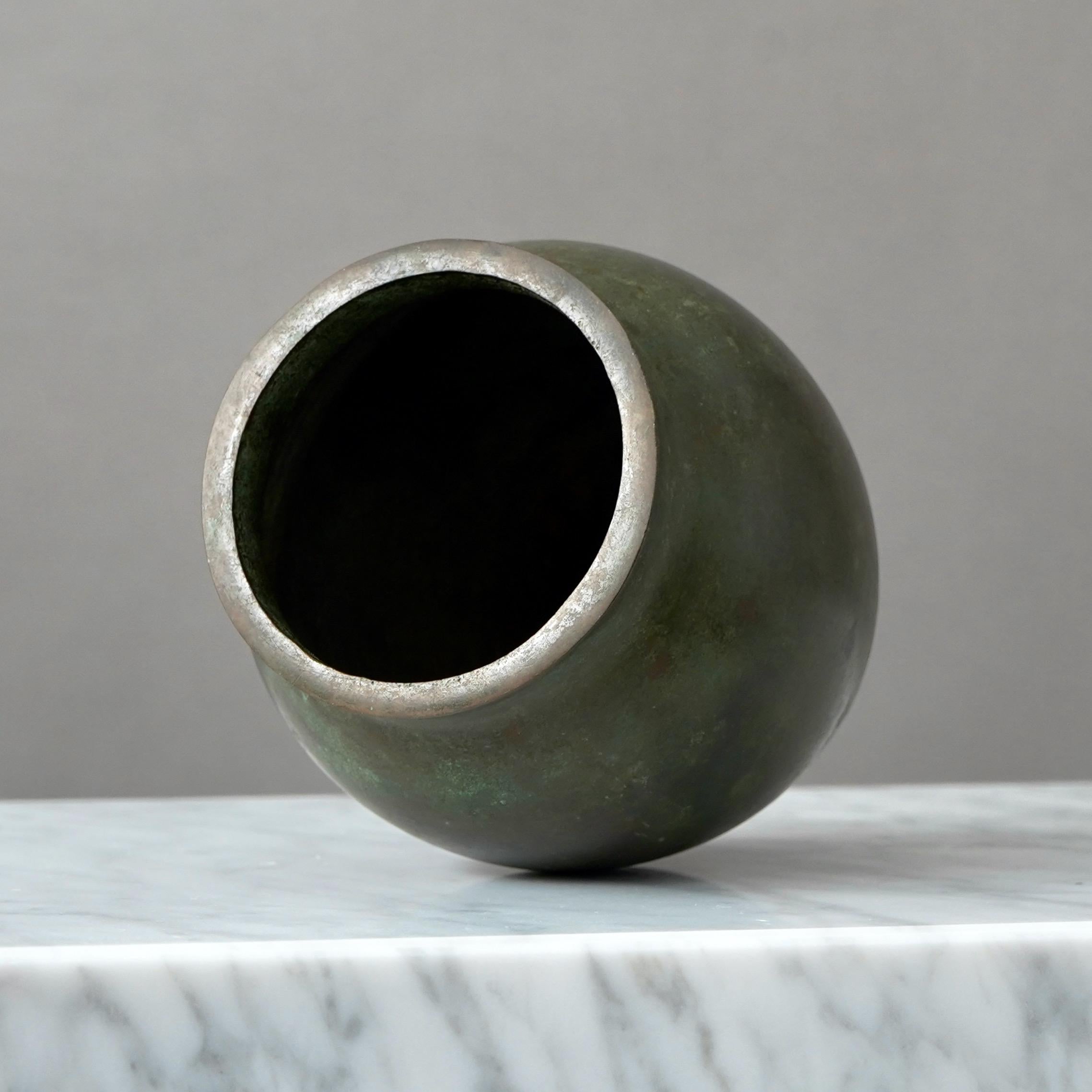 Vaso Art Deco in bronzo di Sune Backstrom, Svezia, anni '20 in vendita 1