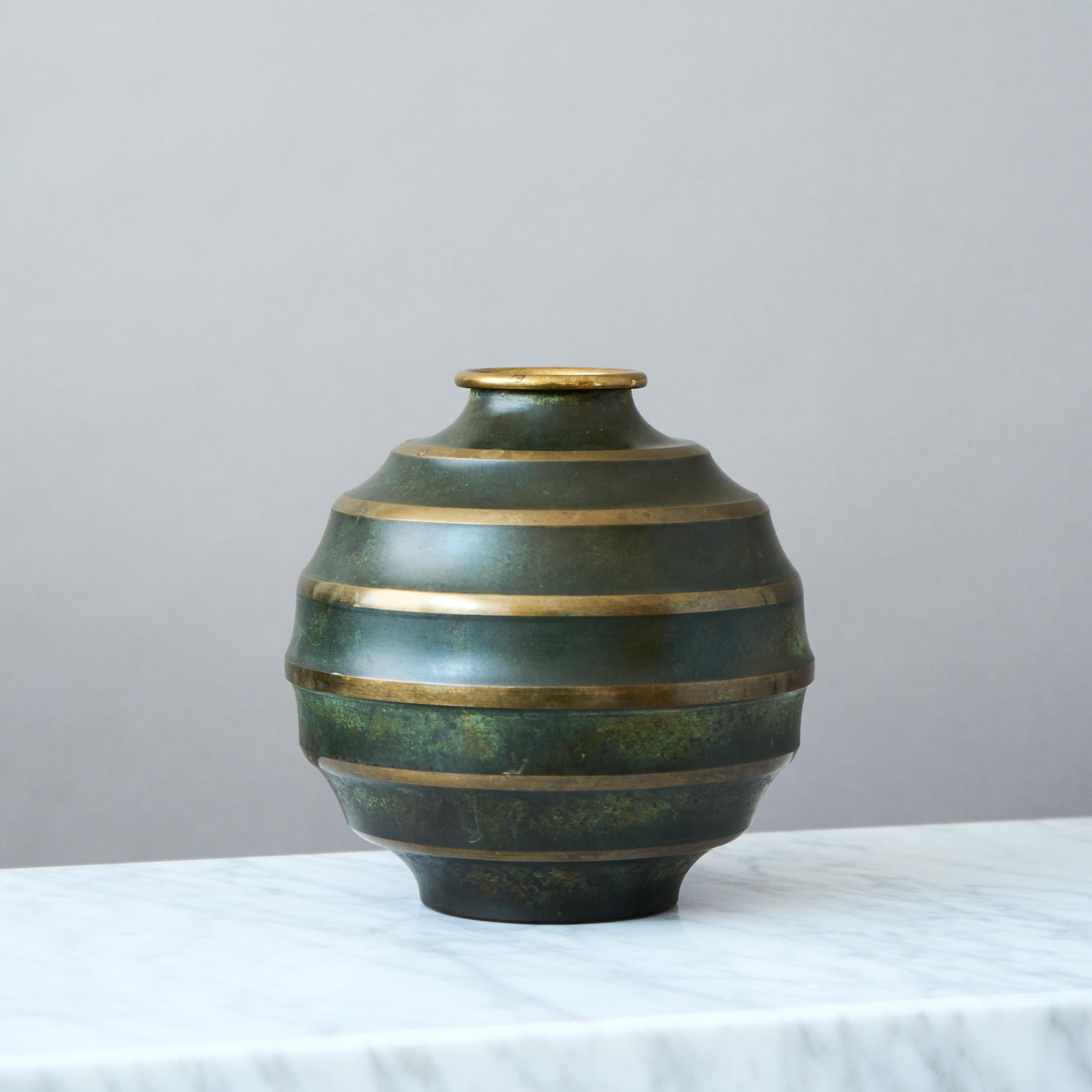 Bronzevase im Art déco-Stil von SVM Handarbete, Schweden, 1930er Jahre (Patiniert) im Angebot