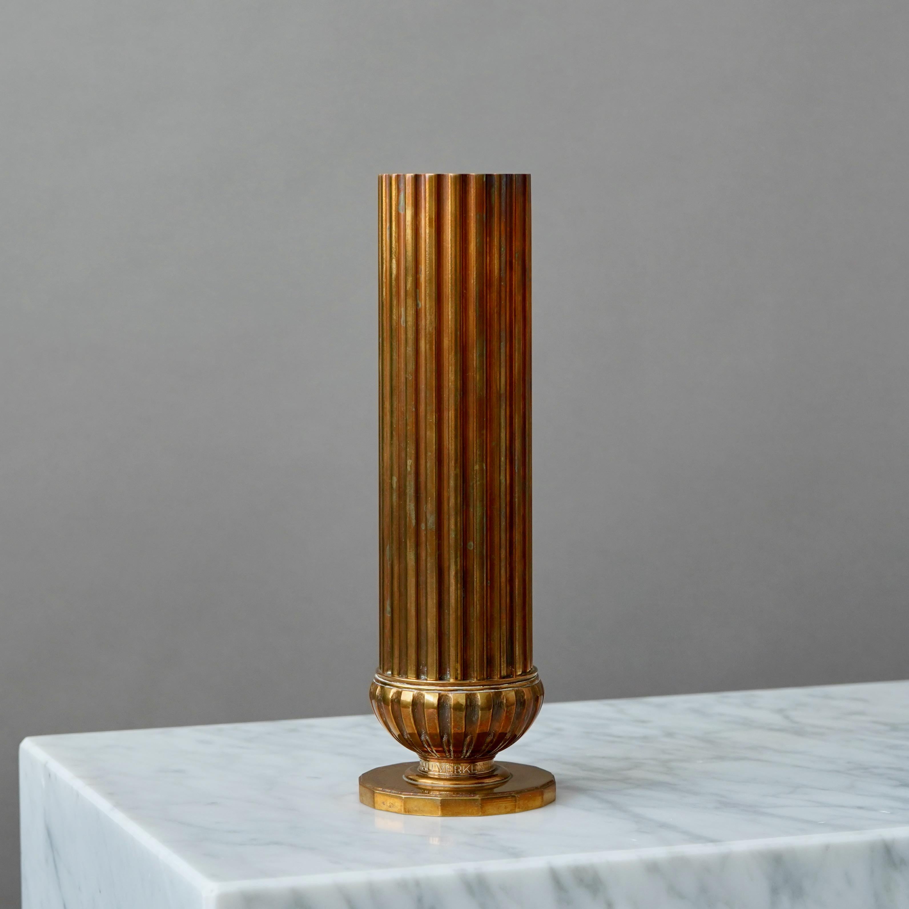 Metà XX secolo Vaso Art Deco in bronzo di SVM Handarbete, Svezia, anni '30 in vendita