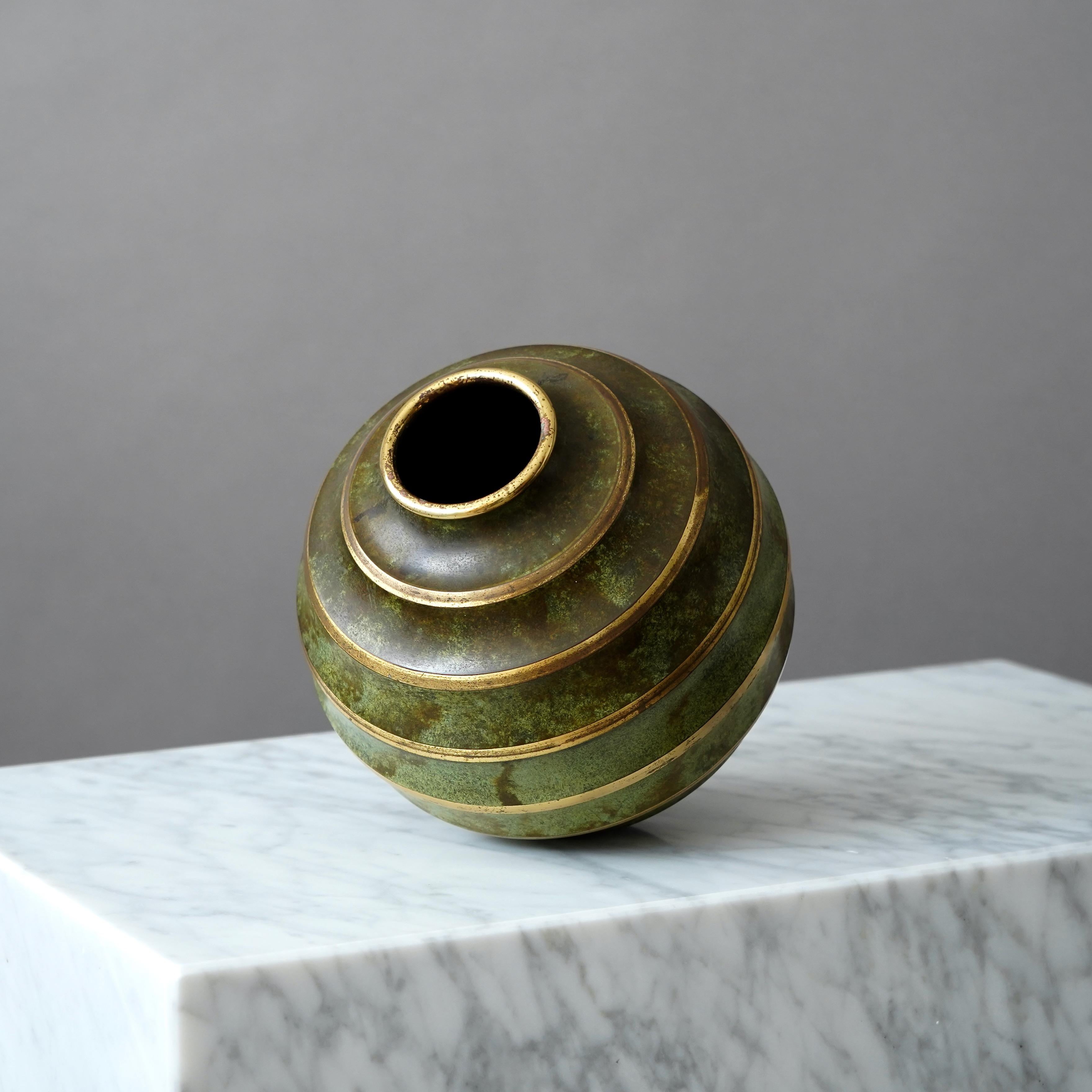 Vaso Art Deco in bronzo di SVM Handarbete, Svezia, anni '30 in vendita 1