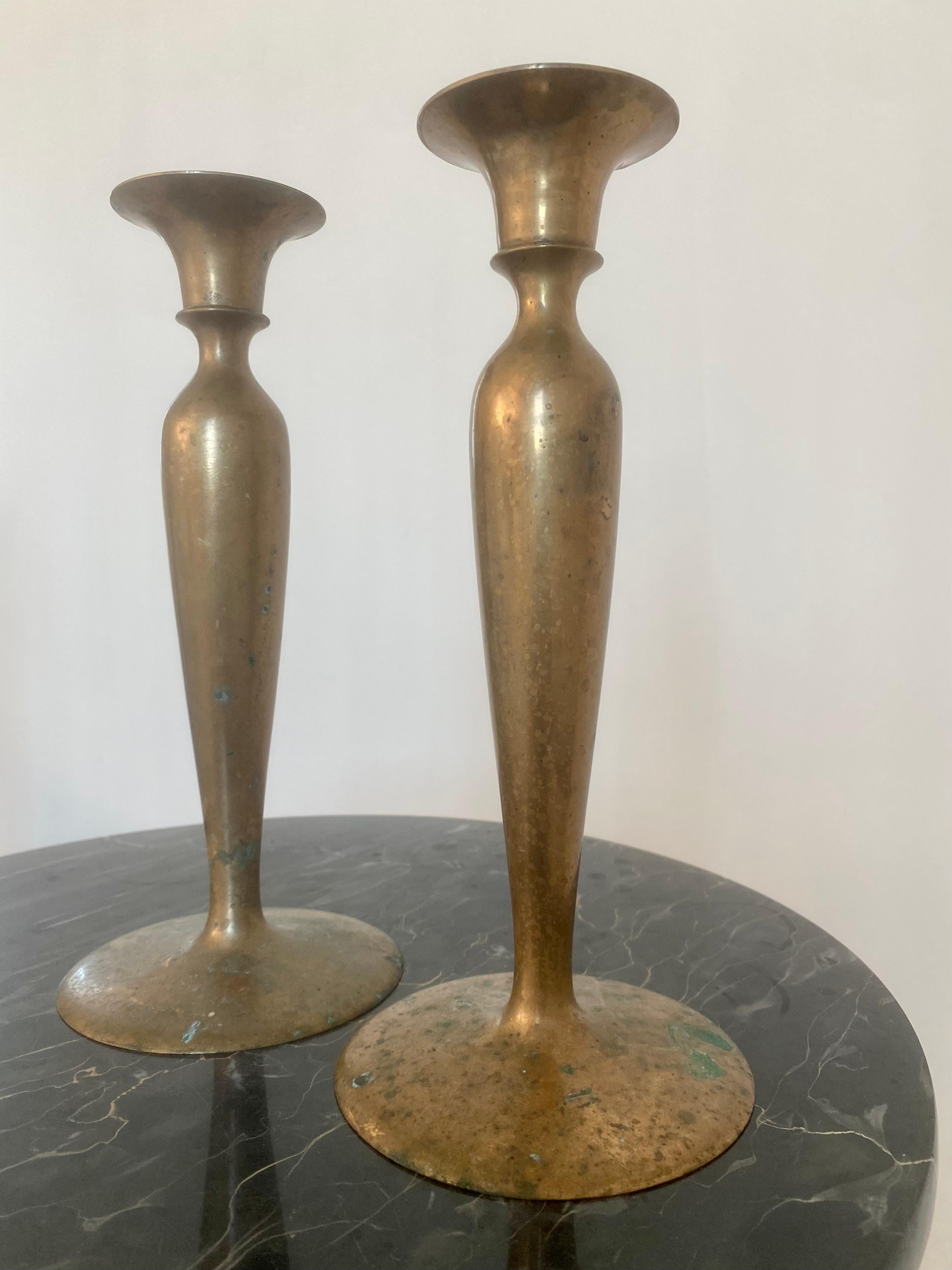 Fatto a mano Portacandele Art Nouveau in bronzo, una coppia in vendita