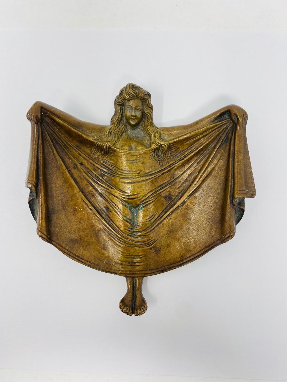Beautiful ash tray or trinket dish featuring a female figure with her arms outstretched. In the style of Francis Renaud, this small vanity tray is beautifully detailed and evokes the art noueveau ideals (female nymph figure) that characterizes that