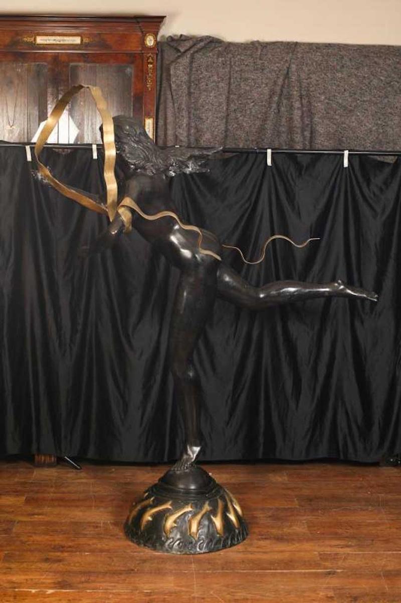 - Kommen Sie in unseren Ausstellungsraum in Hertfordshire - nur 25 Minuten nördlich von London - und sehen Sie es sich an.
- Wunderschöne und bedeutende Bronzefigur im Jugendstil von Paul Manship
- Mit einer Höhe von über 1,9 Metern ein wichtiges