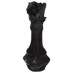 Vase Art Nouveau en bronze:: signé "Floran"