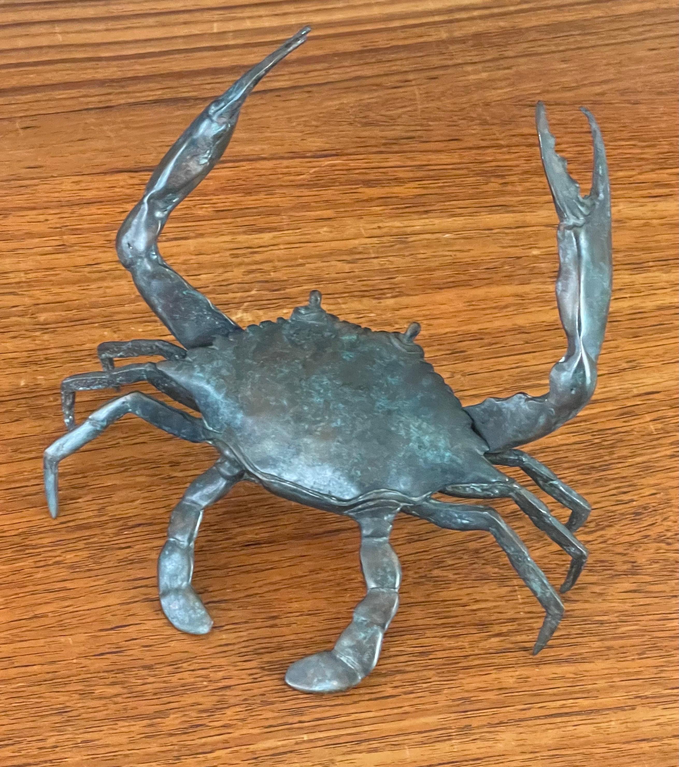 A well detailed and patinated articulated bronze crab sculpture, circa 1970s. The piece is in very good vintage condition and measures 8