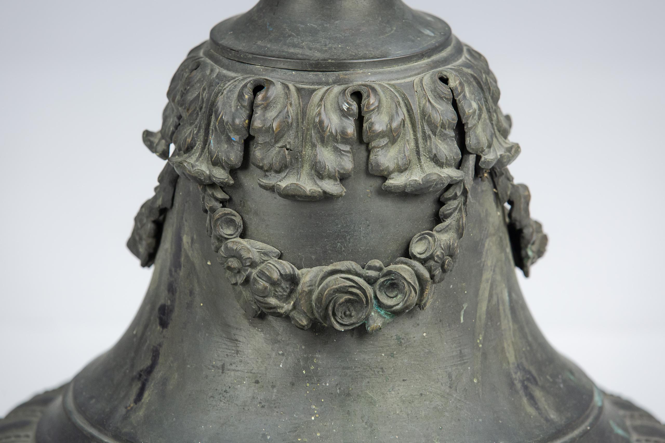 Lampadaire articulé bronze avec abat-jour William Morris sur mesure en vente 6
