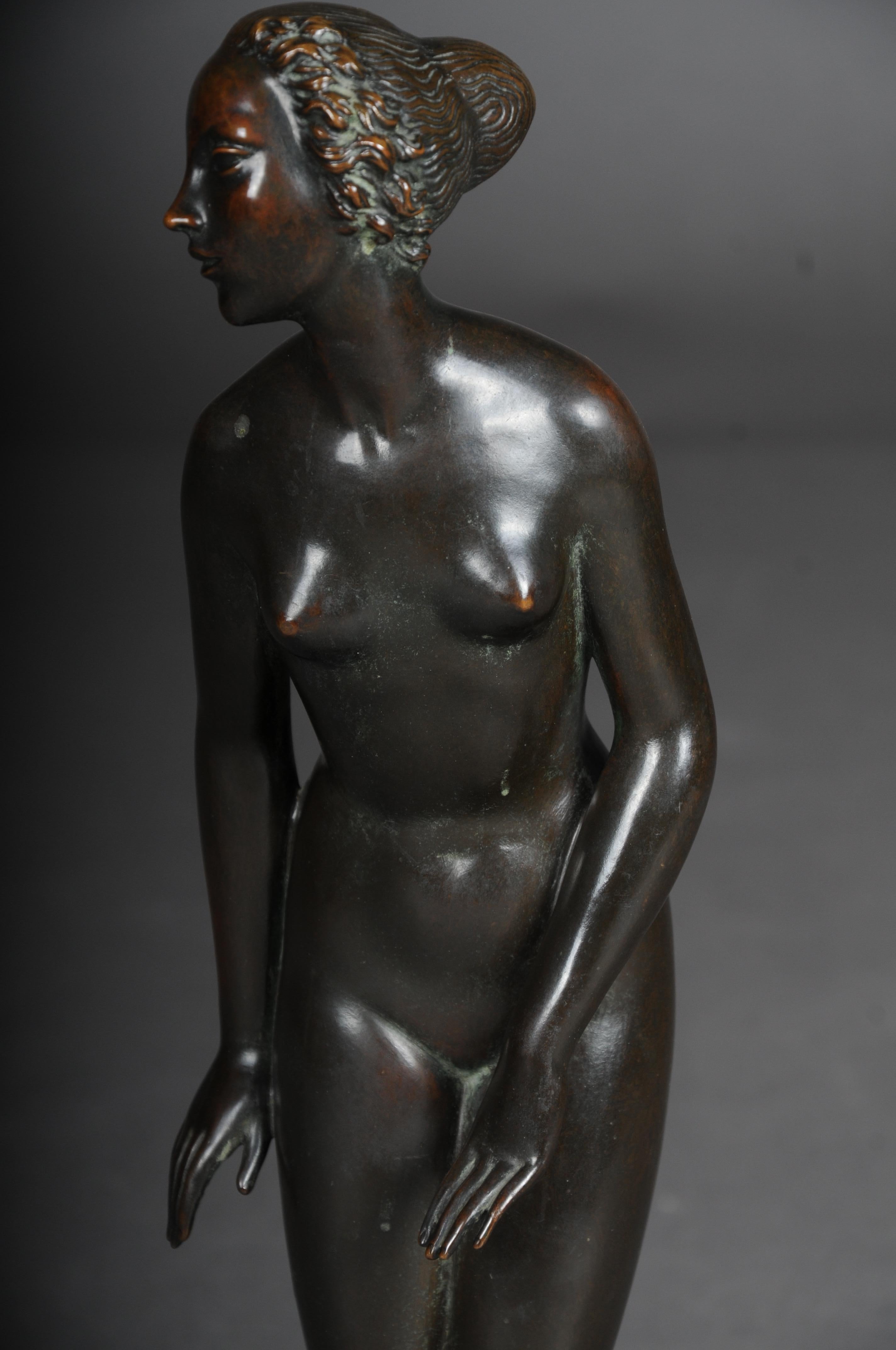 Bronze-Künstlerfigur „Naked Woman“ von Max D. Hermann Fritz (Deutsch) im Angebot
