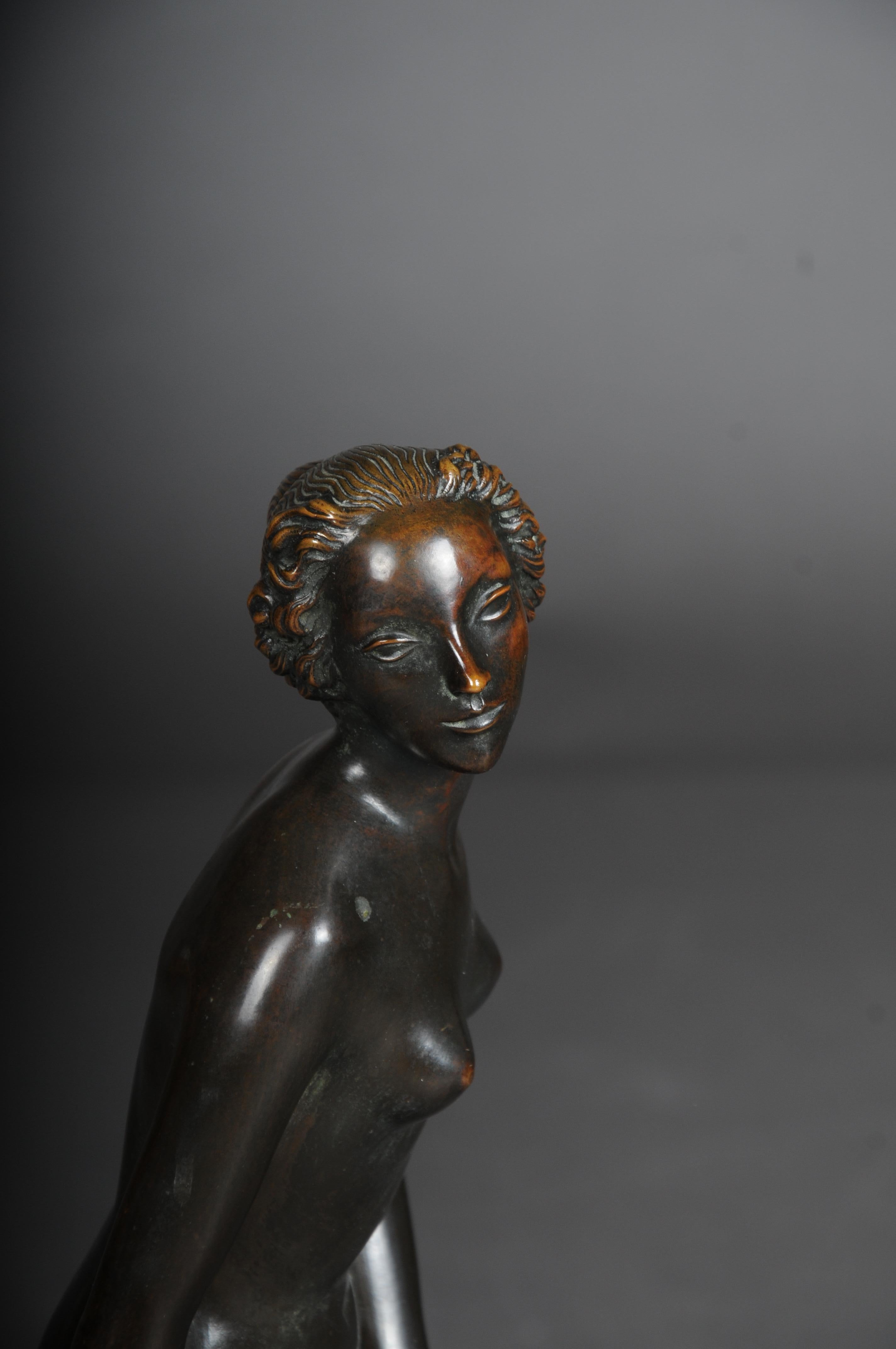Bronze Figure d'artiste en bronze « Femme nue » de Max D. Hermann Fritz en vente