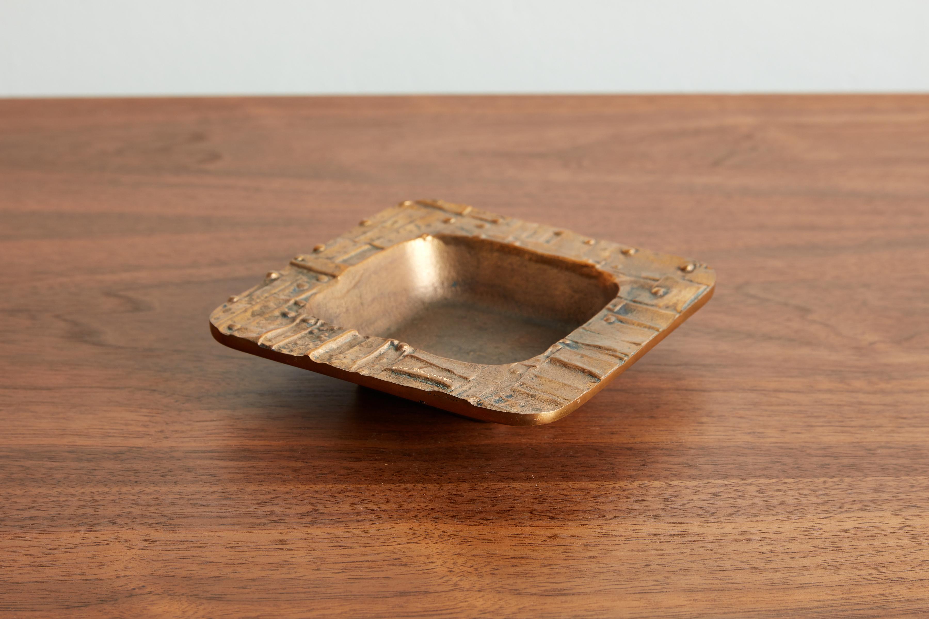 Beautiful solid bronze ashtray by Esa Fedrigolli
Signed - with cast brutalist design surrounding the edges 