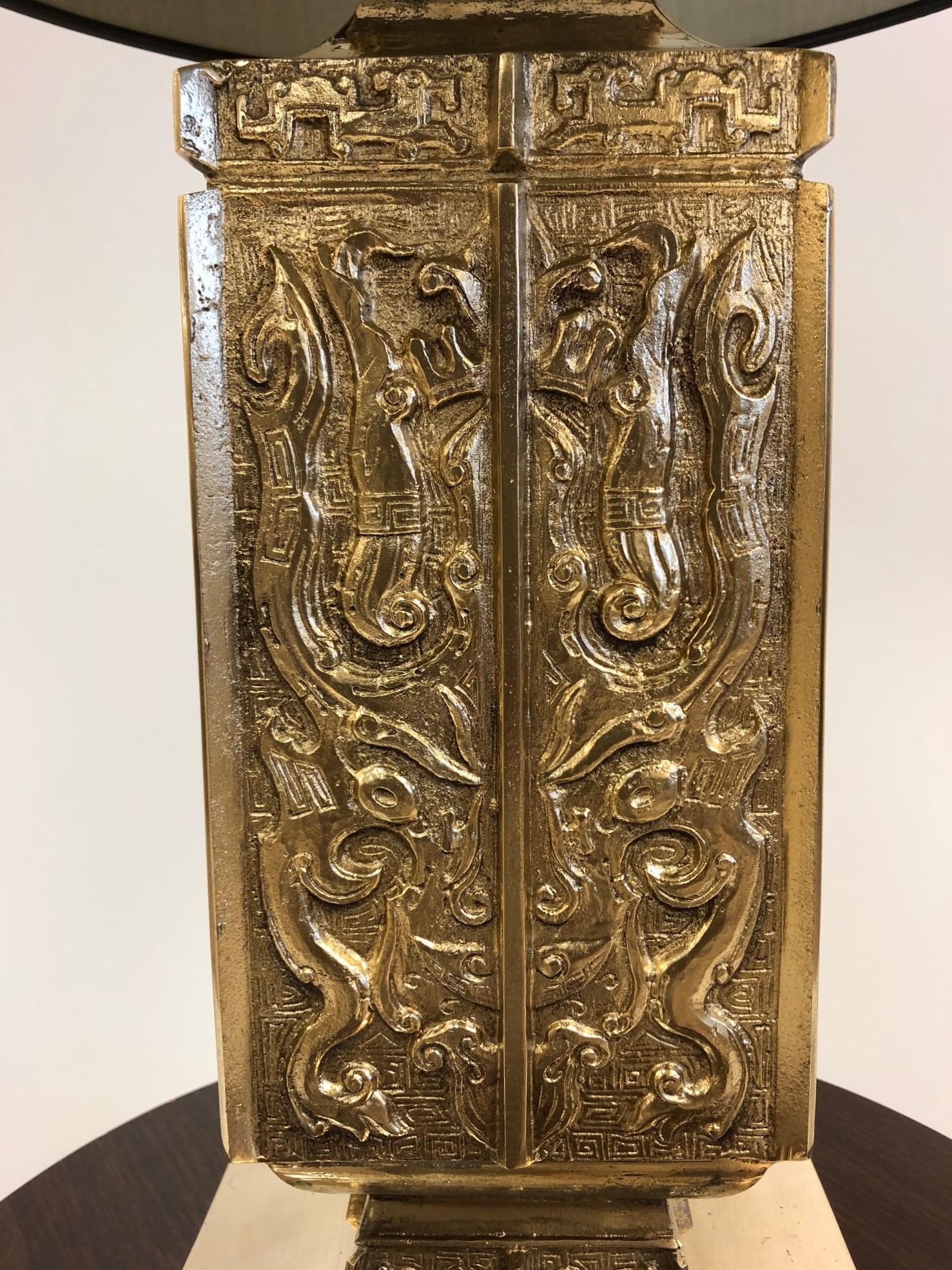 Asiatische Bronzelampen im Stil von James Mont aus Bronze, Paar (Chinesischer Export) im Angebot