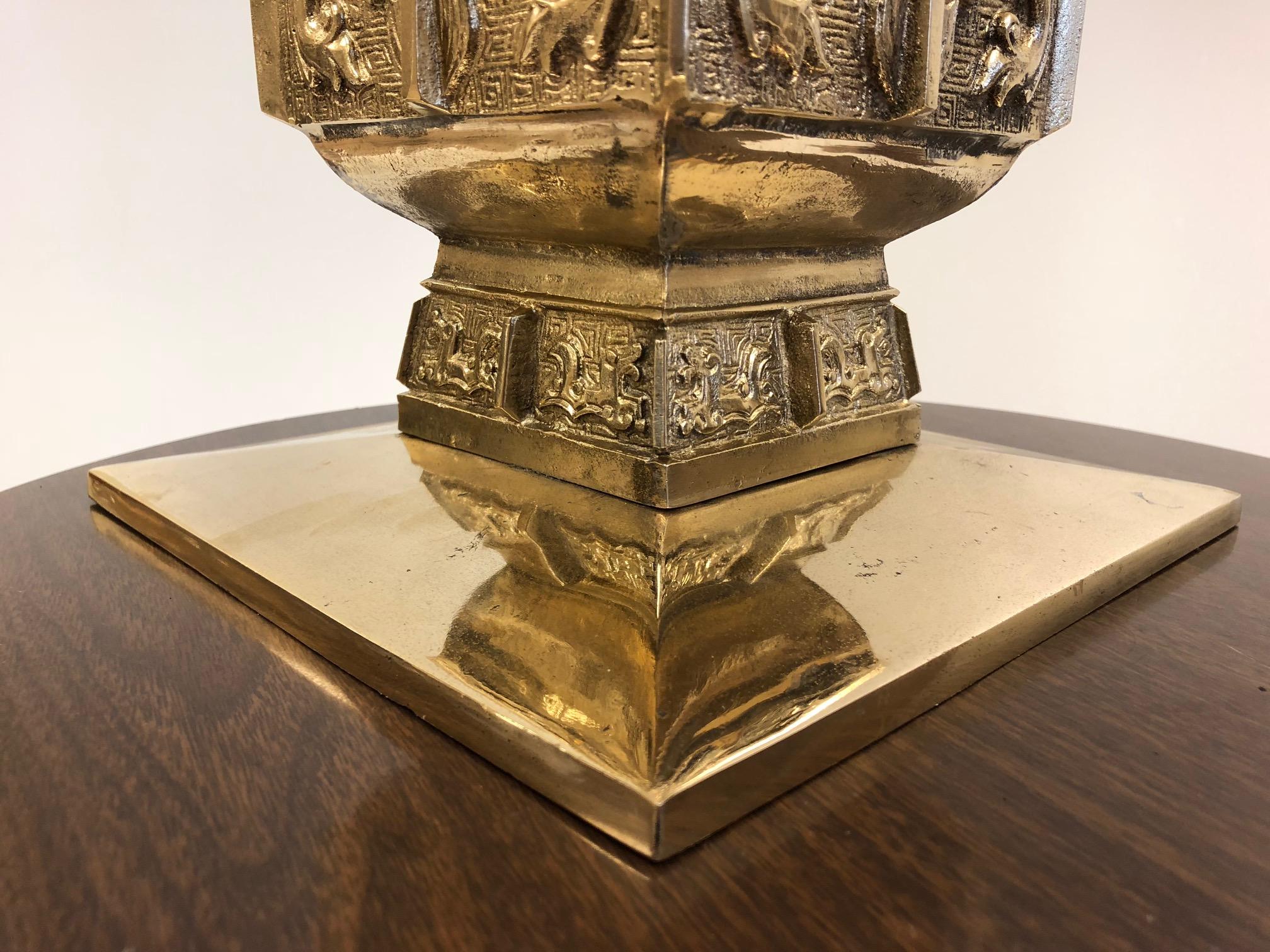 Asiatische Bronzelampen im Stil von James Mont aus Bronze, Paar im Zustand „Gut“ im Angebot in New York, NY