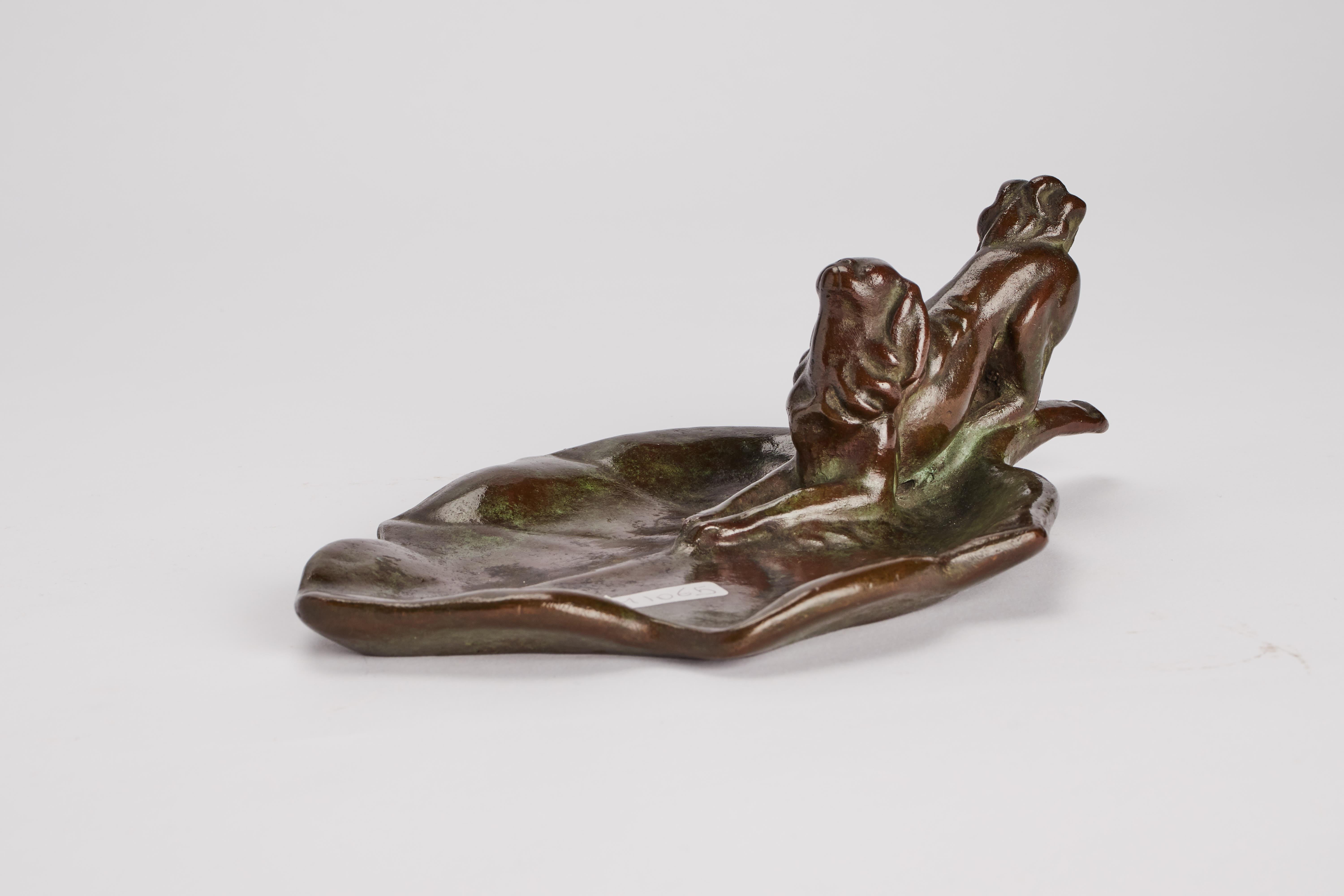 Francese Bronzo Astray con cane pechinese, firmato J.R. Hare, Francia, 1880 in vendita