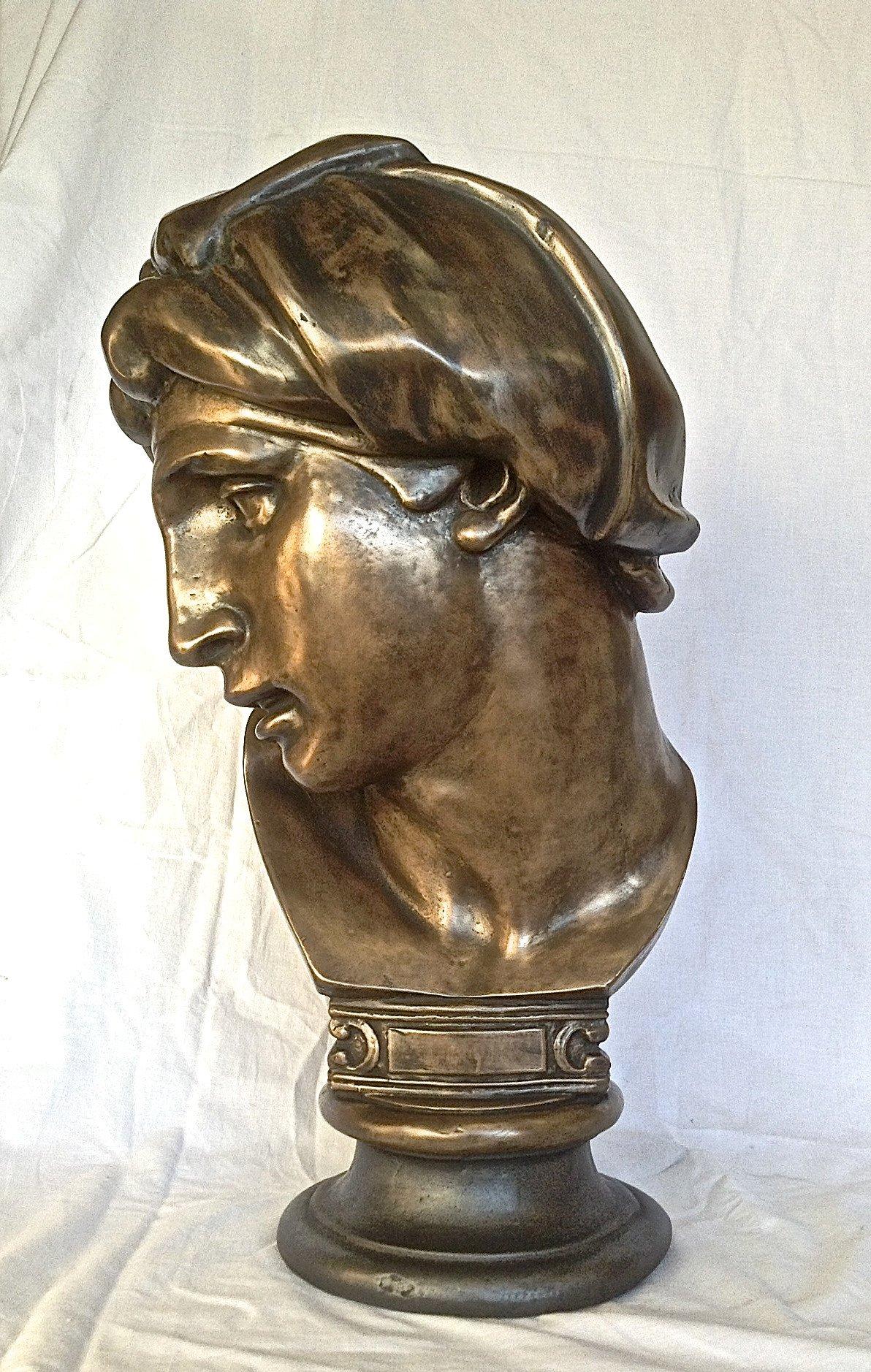 A superb bronze aurora bust sculpture, 20th century.

Bronze Aurora, a bust, after the sculpture by Michelangelo.


A marble head of Michelangelo's Aurora, with bronze layered surface, on a leaded socle.

One of a pair of figures that was