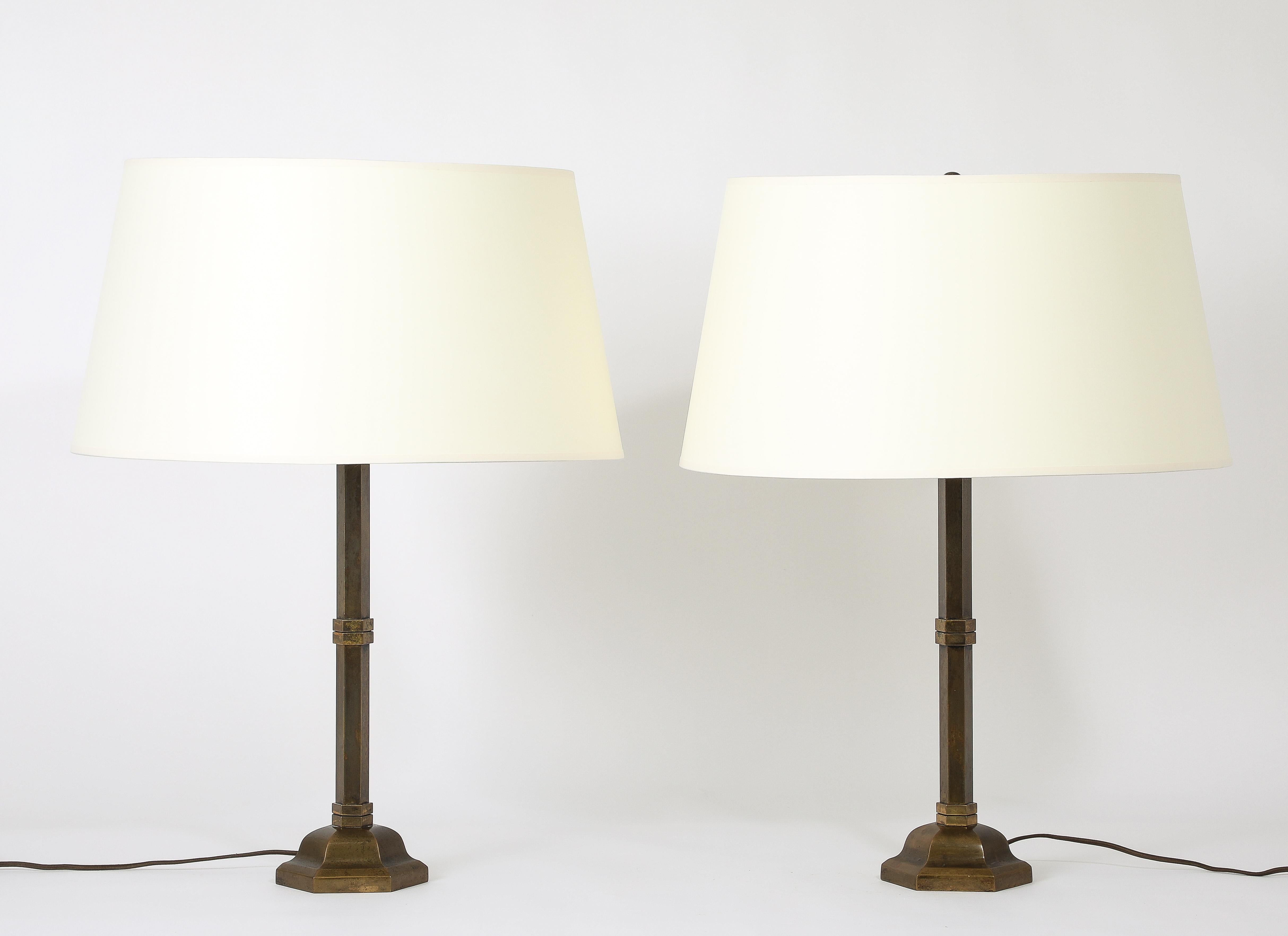 Heavy pair of cast
bronze table lamps
with octagonal bases

Base only 28x6