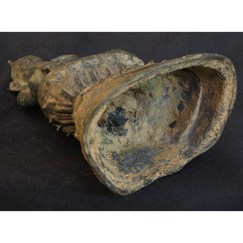 statue de Bouddha Ava en bronze de Birmanie en vente 8