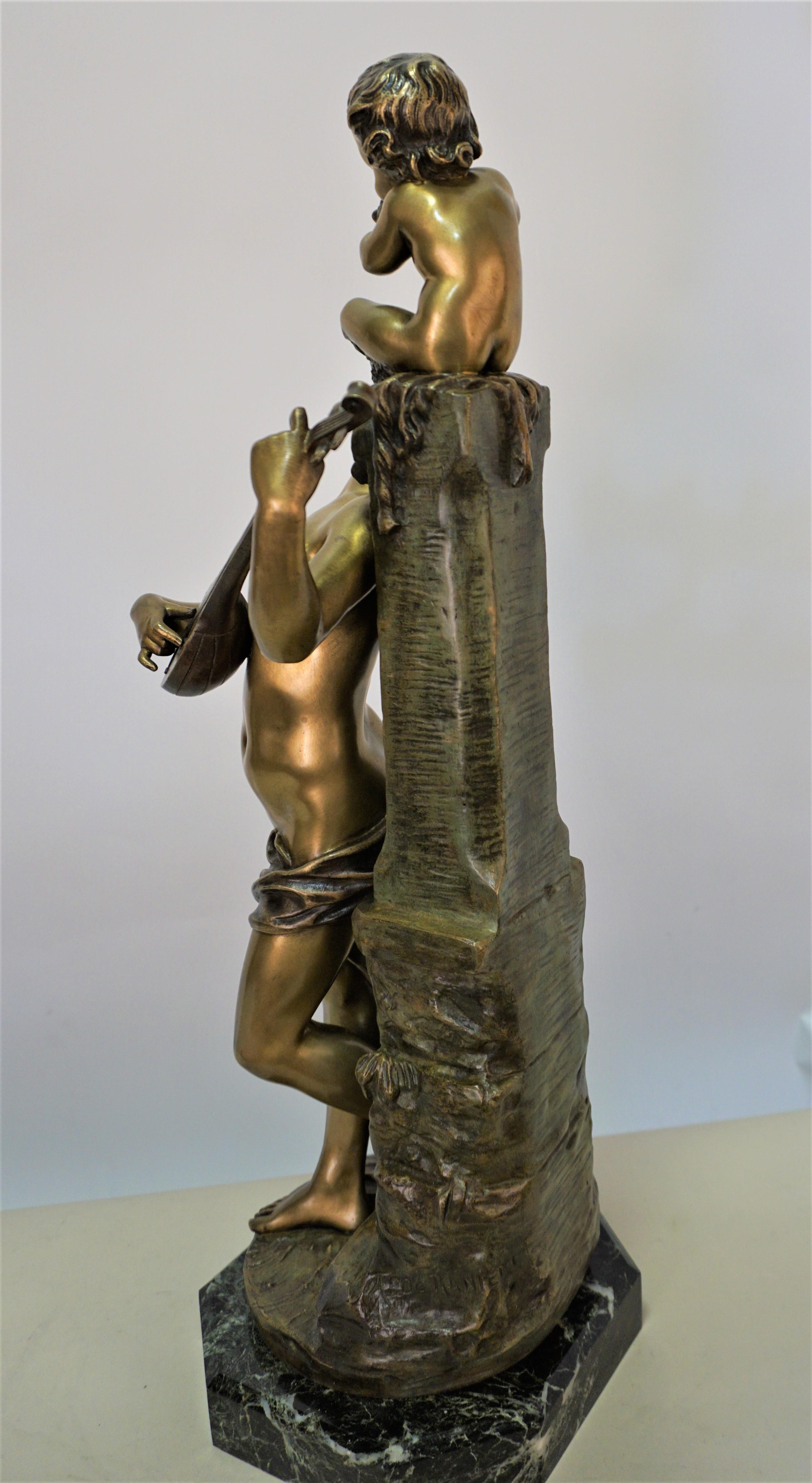 Marbre Bacchante plongeant la musique avec un jeune satyre en bronze par Aristide De Ranieri 1865-1929 en vente