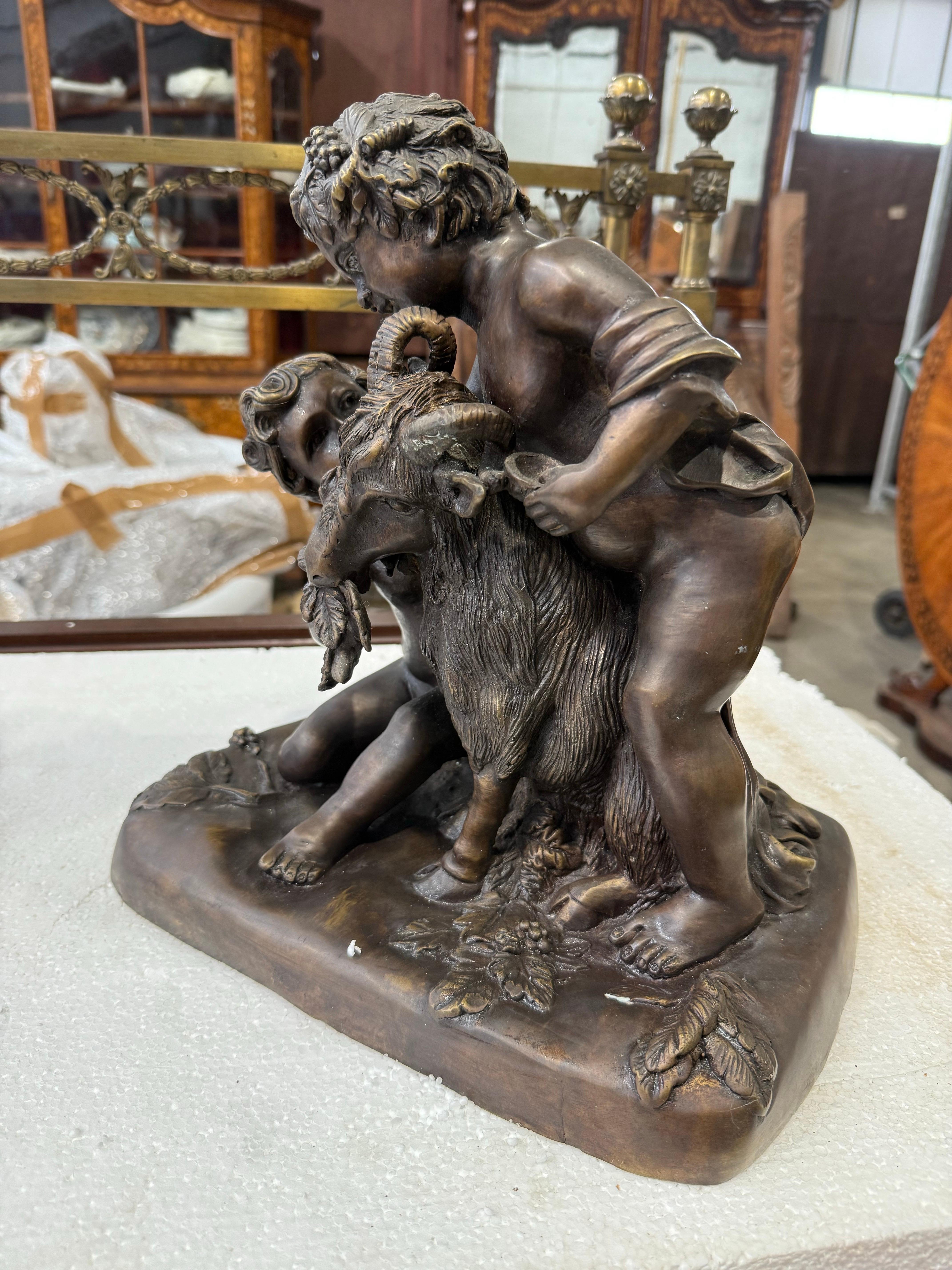 Francese Gruppo bacchico in bronzo di putti con capra - Dopo Clodio in vendita