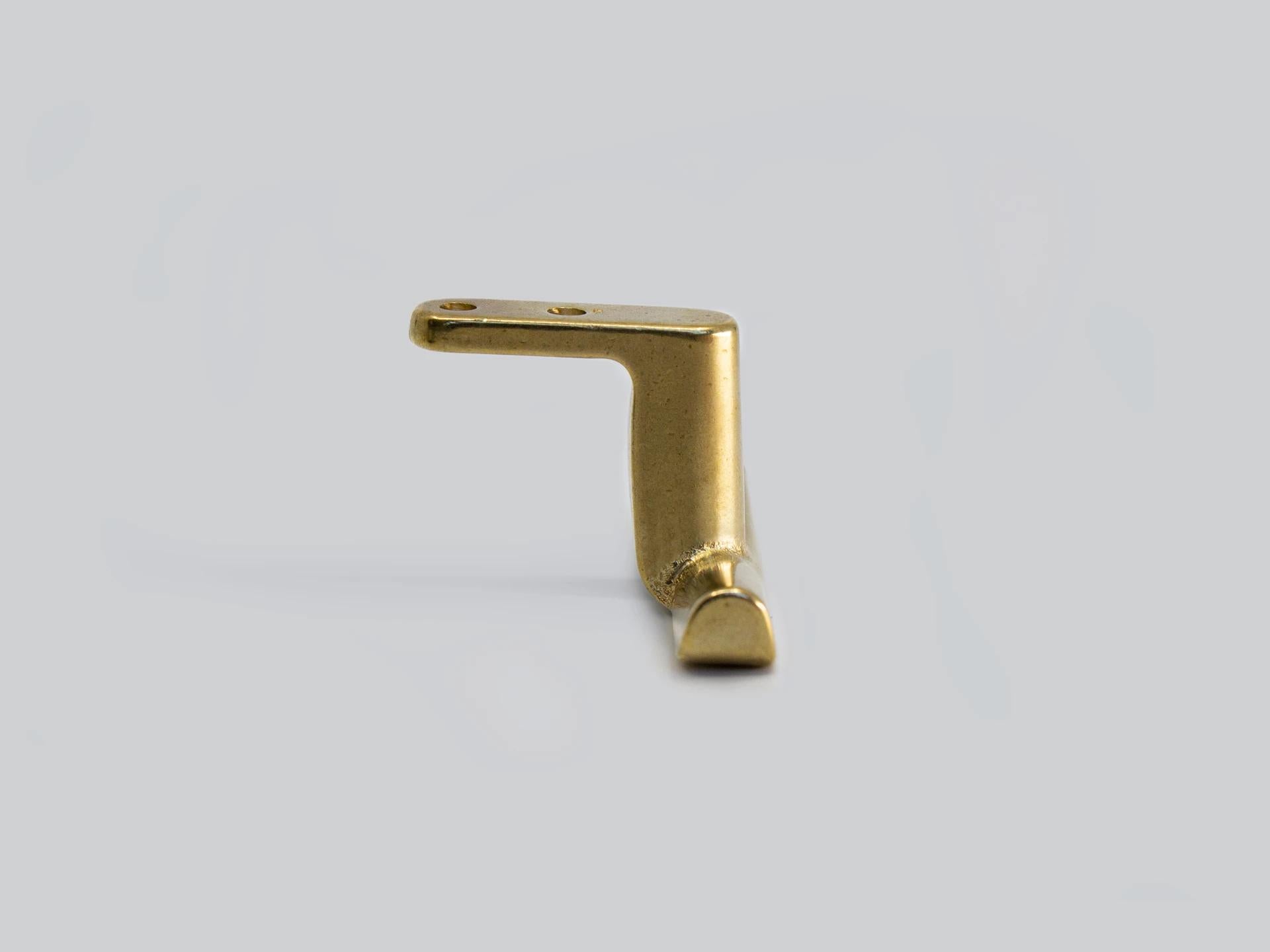 Bronze bag hook by Henry Wilson
Designed for hanging bags and coats under bar counters, the counter hook measures 35 x 62 x 45mm. Sand cast in brass and rumble finished.

Manufactured in small batches so slight variations will occur from piece to