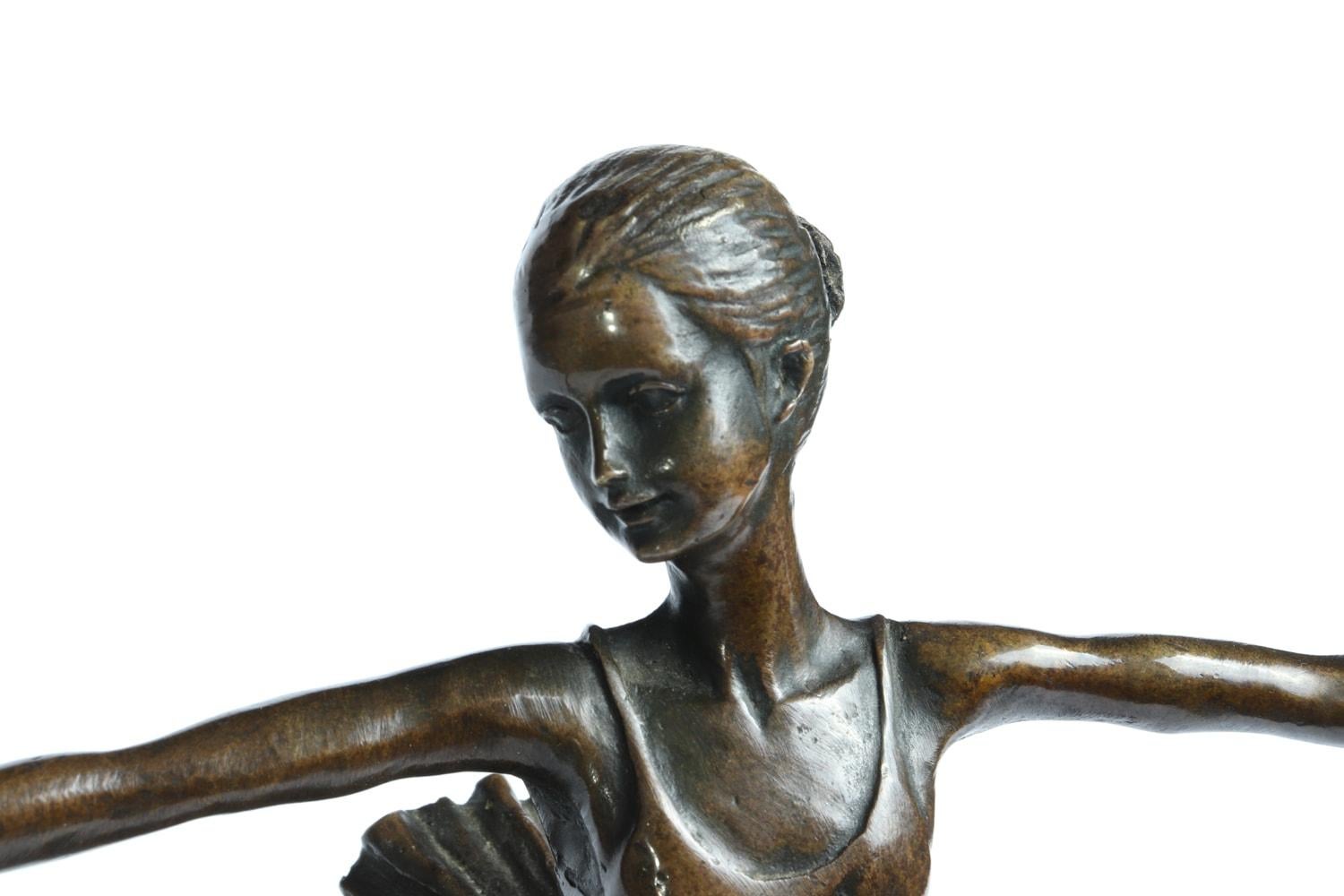 Ballerine en bronze de J B Deposee Garanti Paris, vers 1910 en vente 2