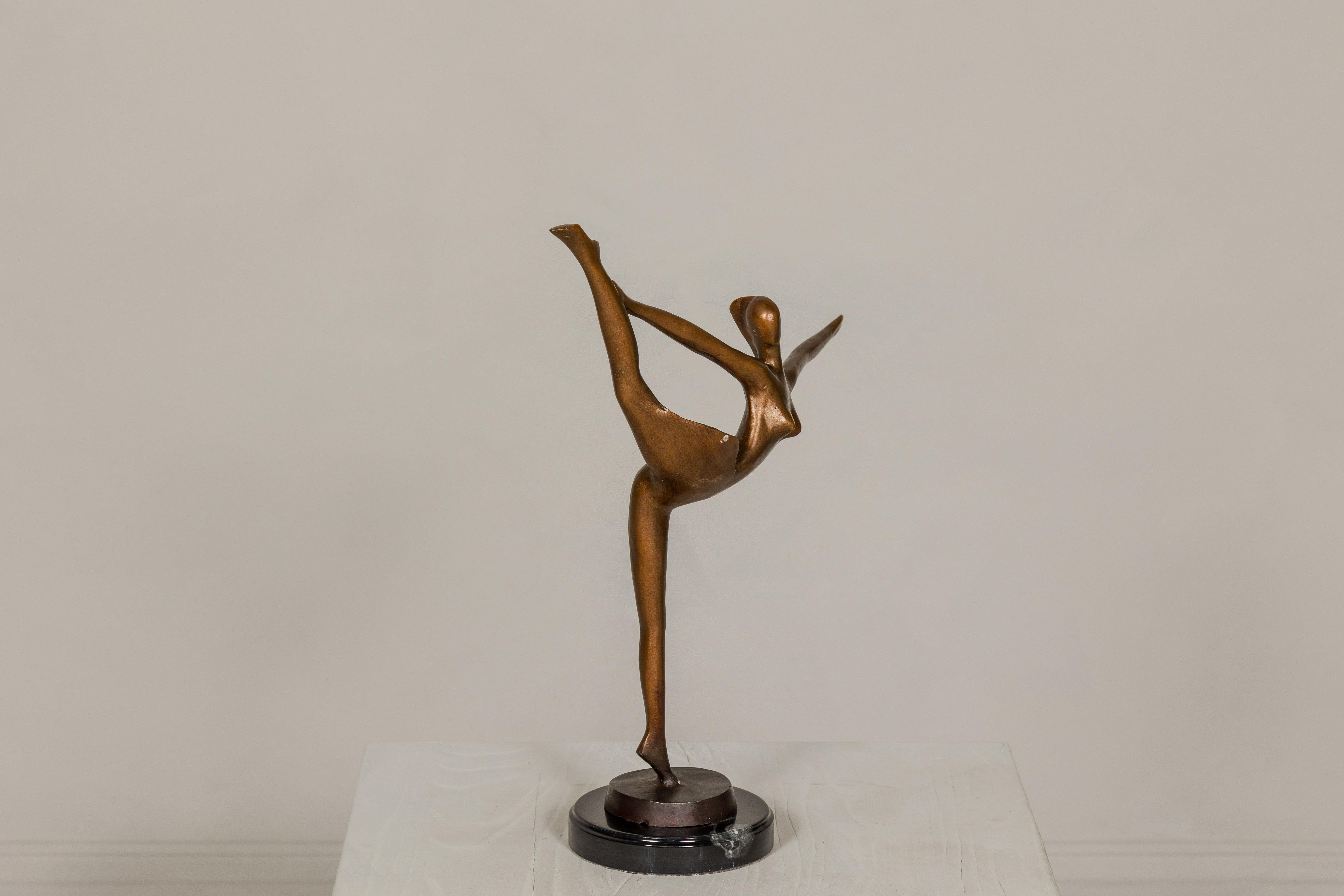 Statuette de ballerine en bronze sur socle en marbre noir avec inspiration abstraite en vente 4