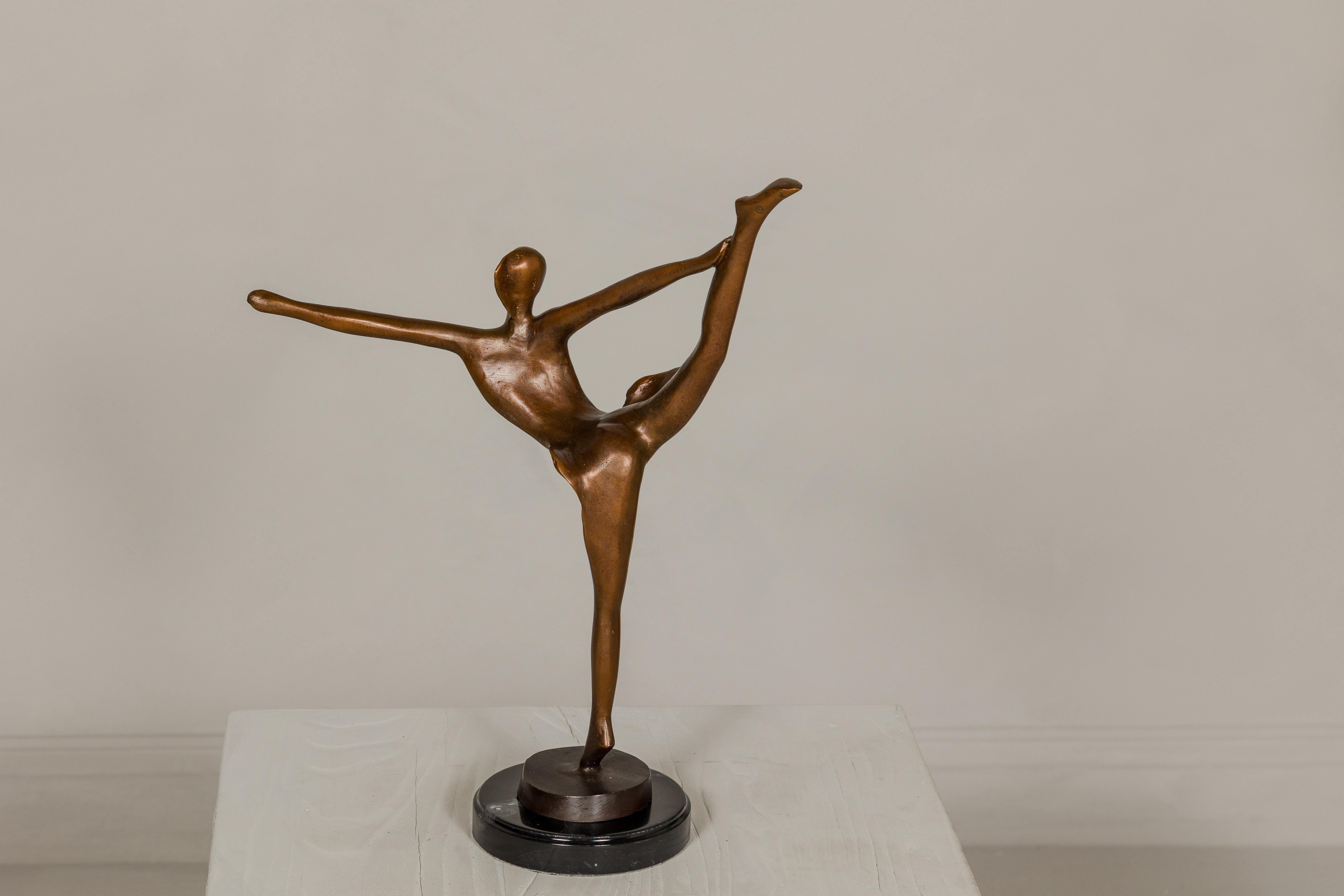 Statuette de ballerine en bronze sur socle en marbre noir avec inspiration abstraite en vente 5