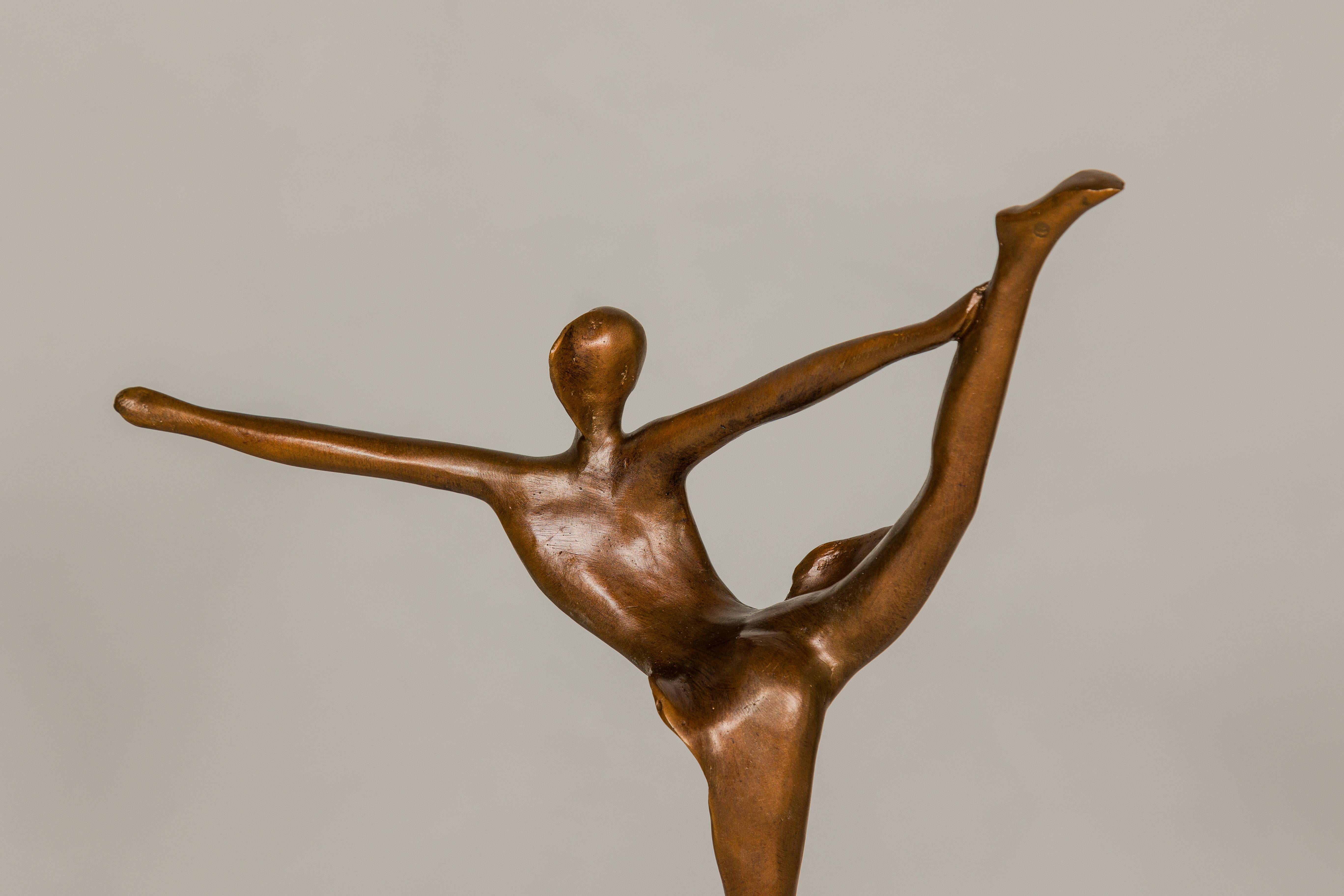 Statuette de ballerine en bronze sur socle en marbre noir avec inspiration abstraite en vente 6
