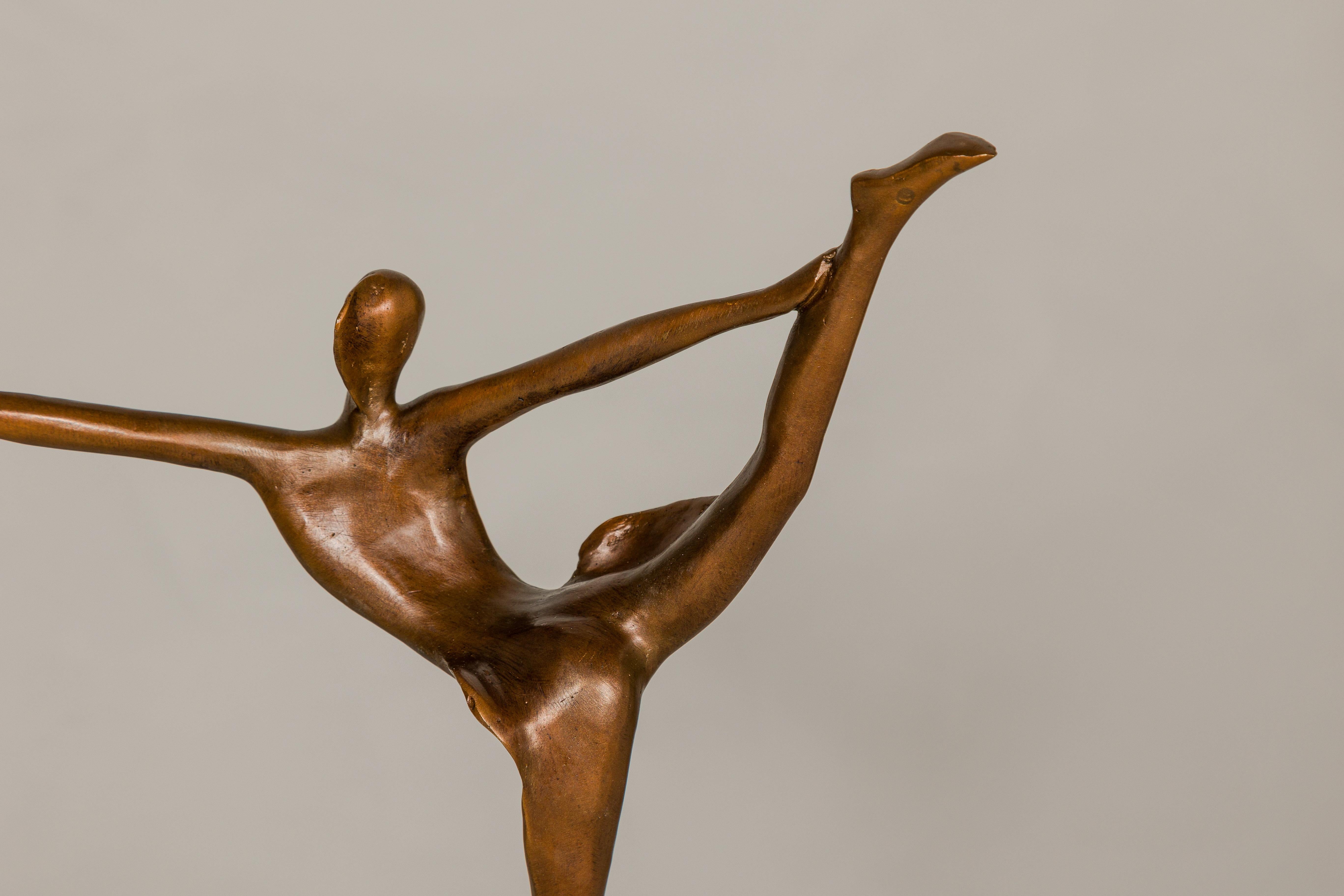 Statuette de ballerine en bronze sur socle en marbre noir avec inspiration abstraite en vente 7