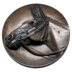 Bronze Basrelief-Medaillon eines Vollblutpferdes mit Champion-Medaillon aus Bronze