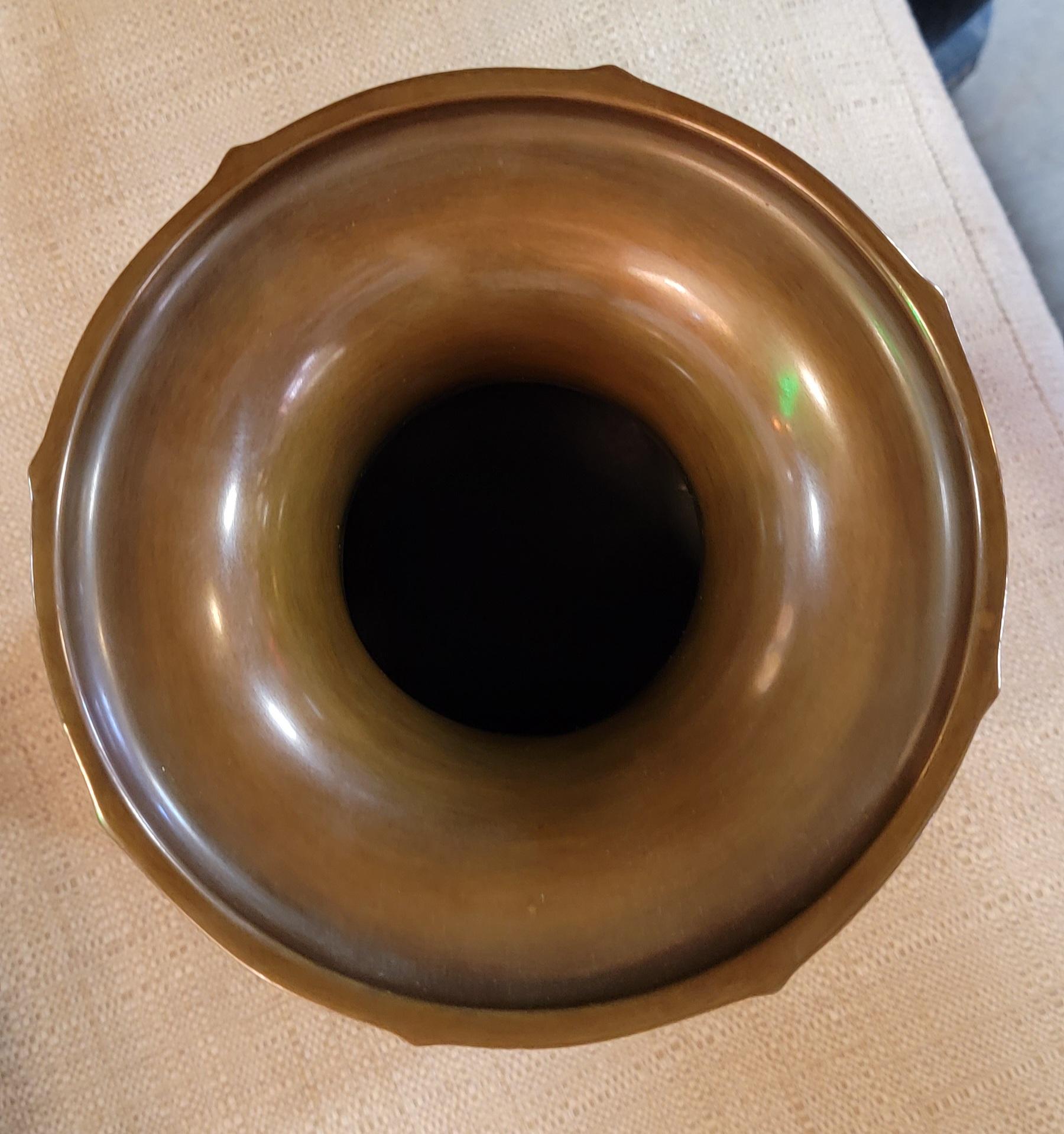 Cinese Vaso in bronzo a trama di cesto giapponese dei primi del Novecento in vendita