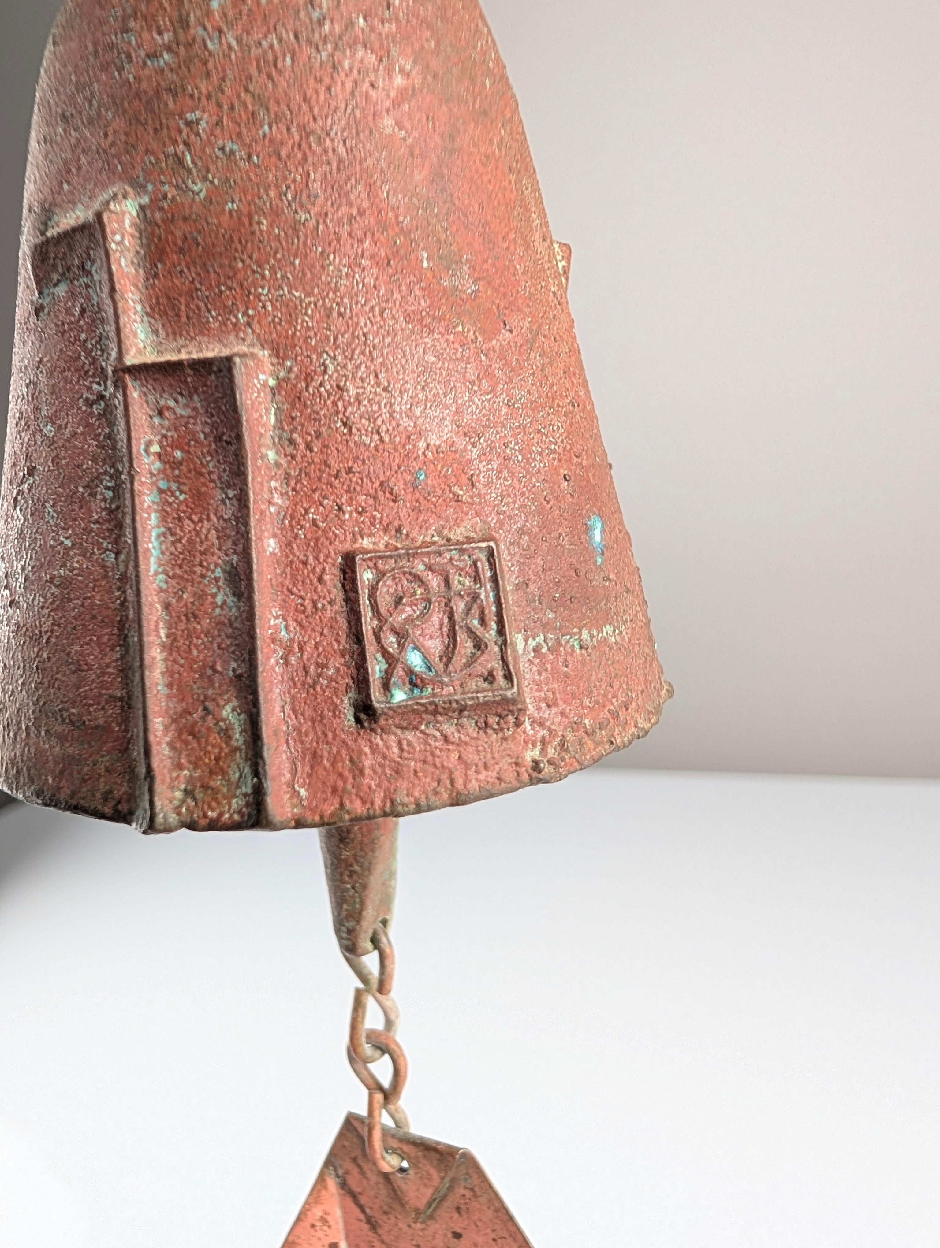 Metà XX secolo Campana in bronzo di Paolo Soleri per Arcosanti, firmata anni '60 in vendita