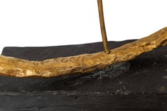 Escultura móvil de pájaro de bronce  por Gerard Koch