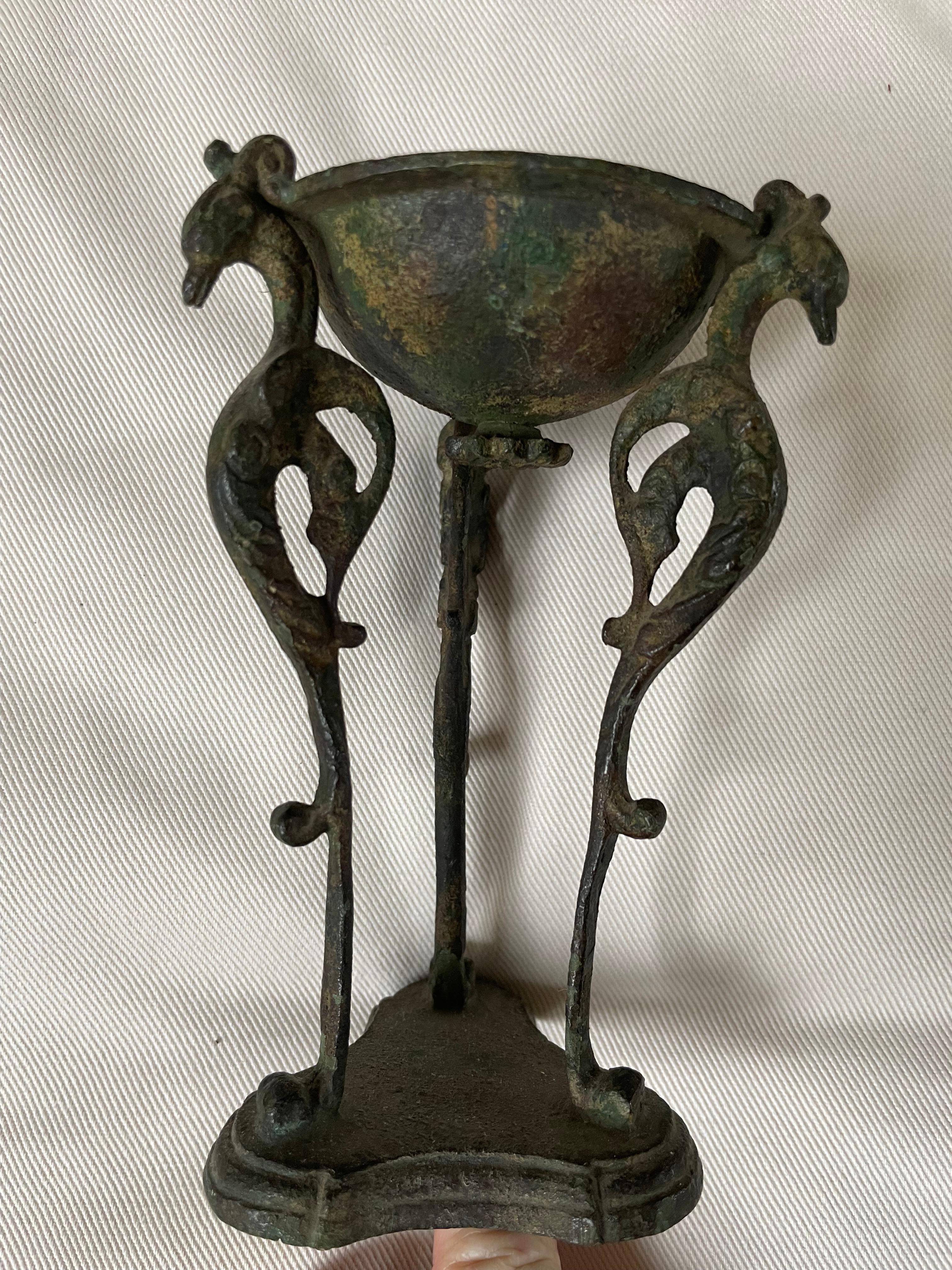 Bronze Vogel Tripod Candle Stand (Neoklassisch) im Angebot
