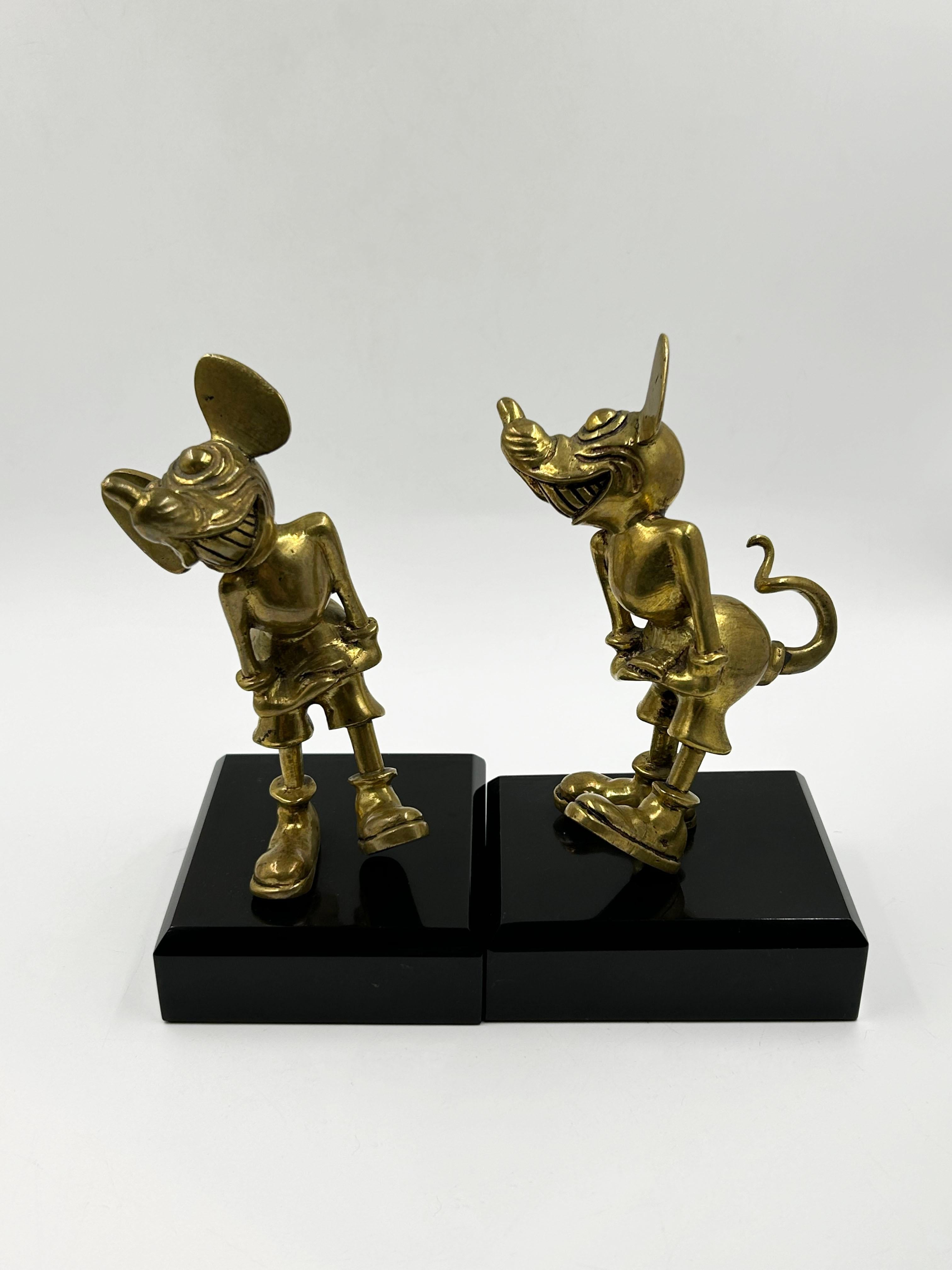 Fatto a mano Fermalibro in bronzo del caratteristico personaggio Disney, anni '30 in vendita