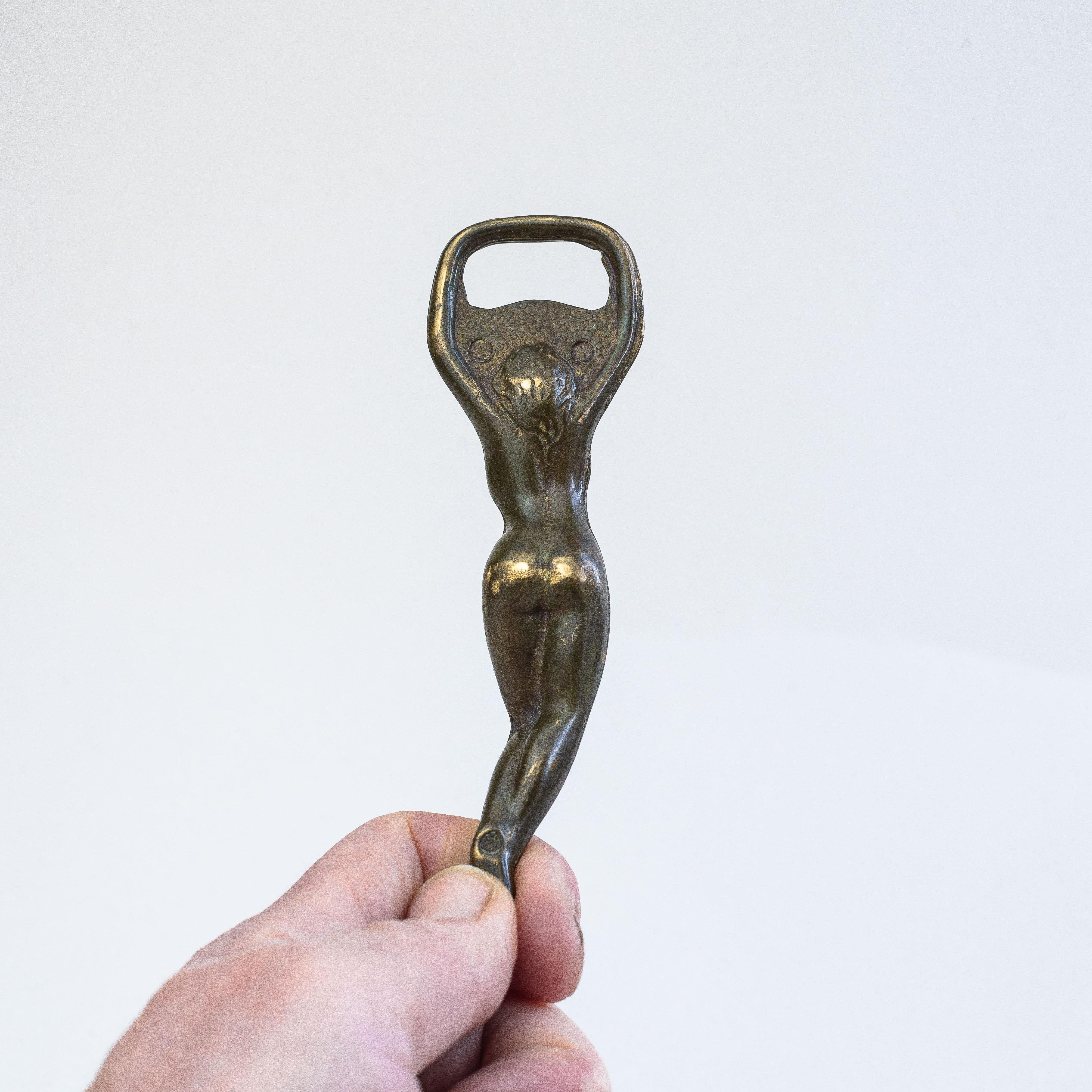 Mid-Century moderno Apribottiglie in bronzo, figura di donna, anni '70 in vendita