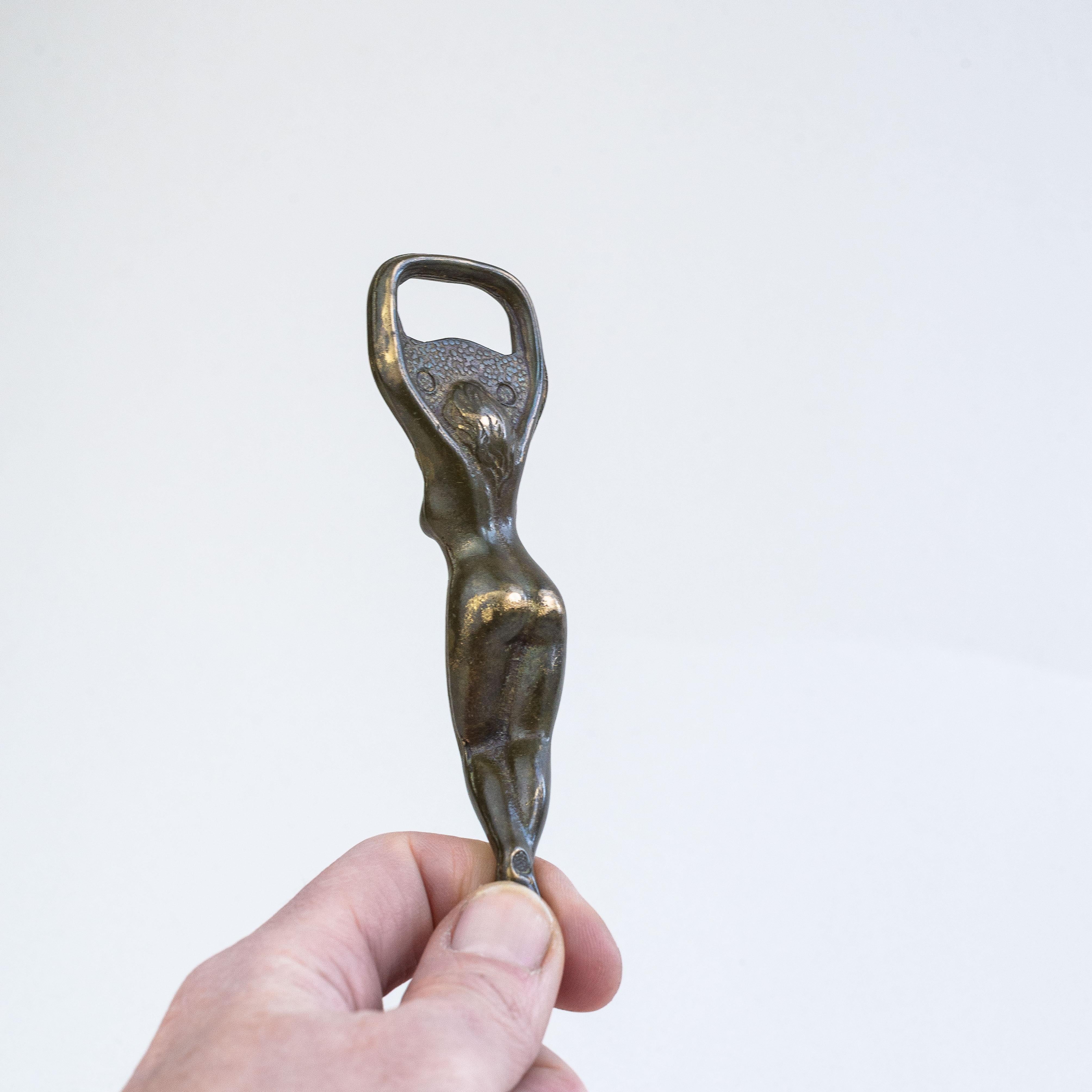 Ottone Apribottiglie in bronzo, figura di donna, anni '70 in vendita