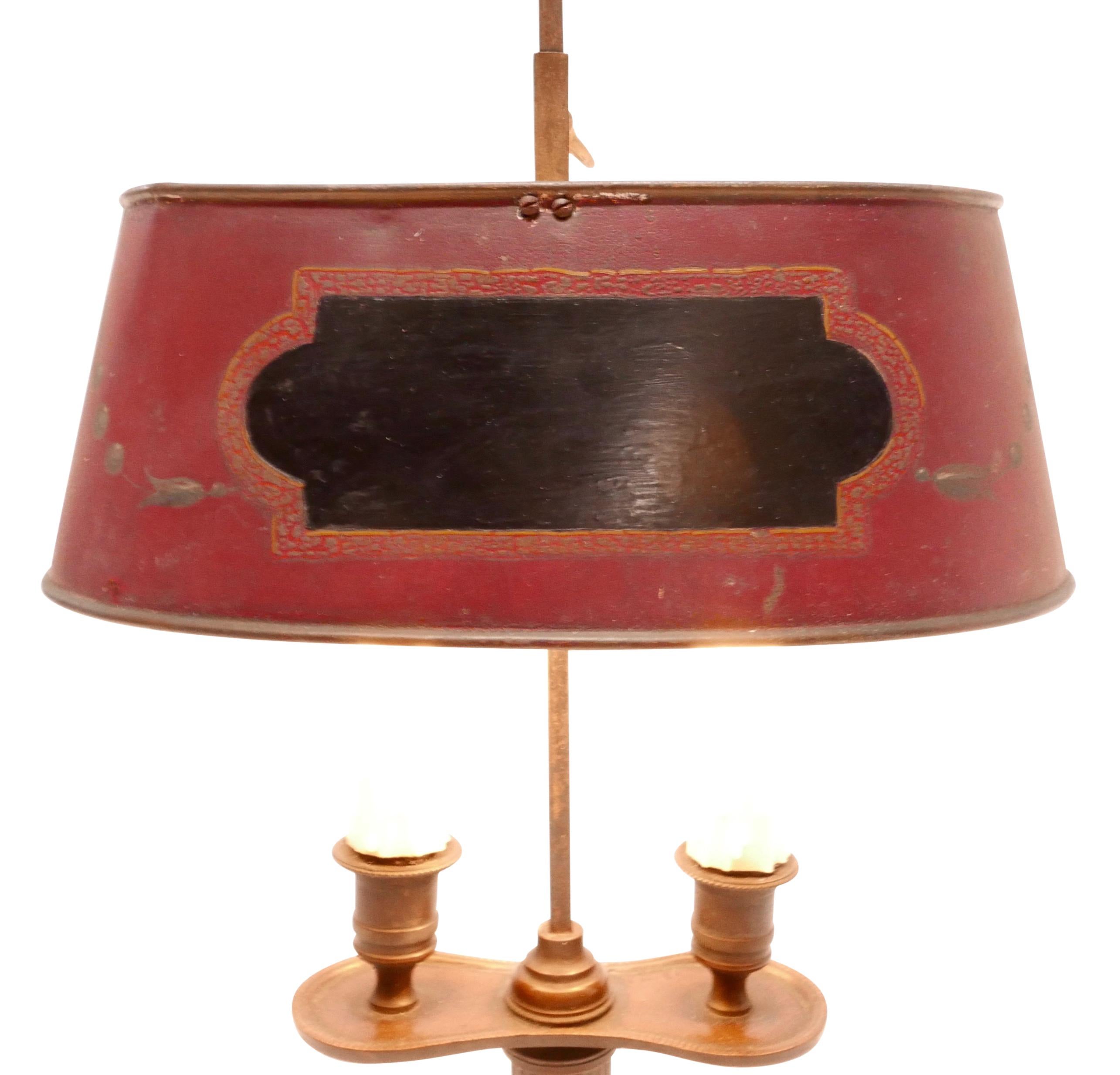 Lampe Bouillotte en bronze avec abat-jour en tôle rouge:: français:: vers 1800 en vente 2