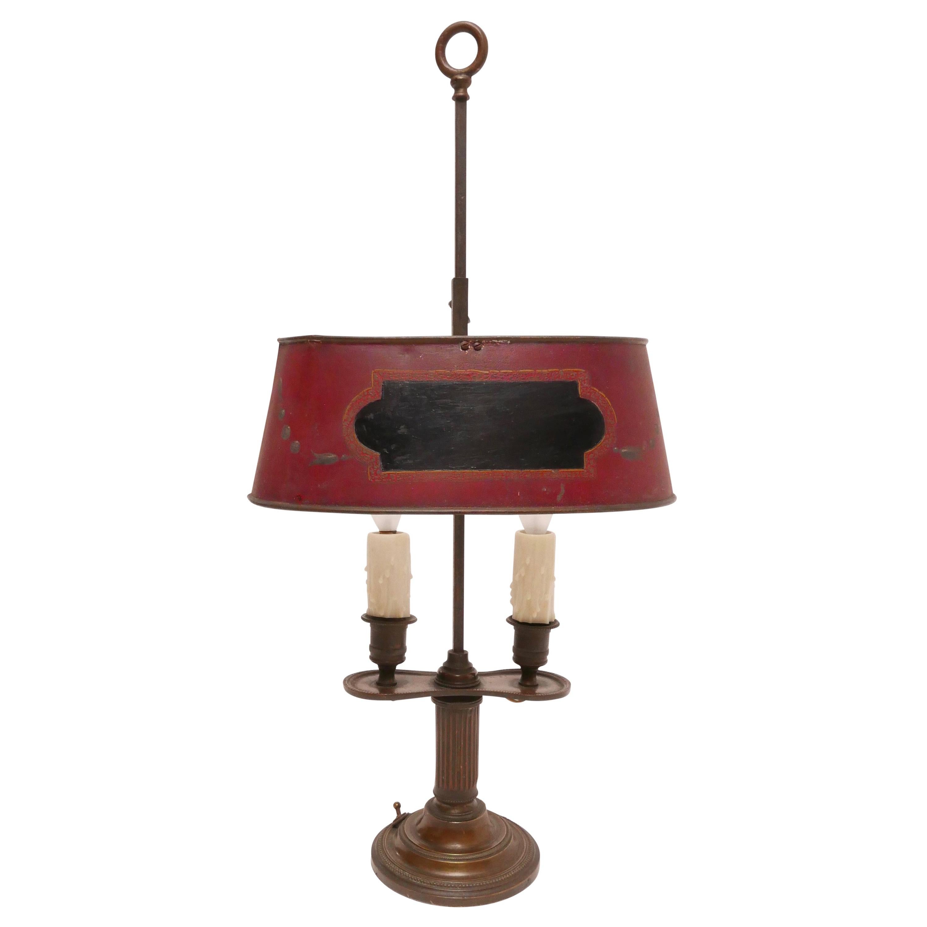 Lampe Bouillotte en bronze avec abat-jour en tôle rouge:: français:: vers 1800 en vente