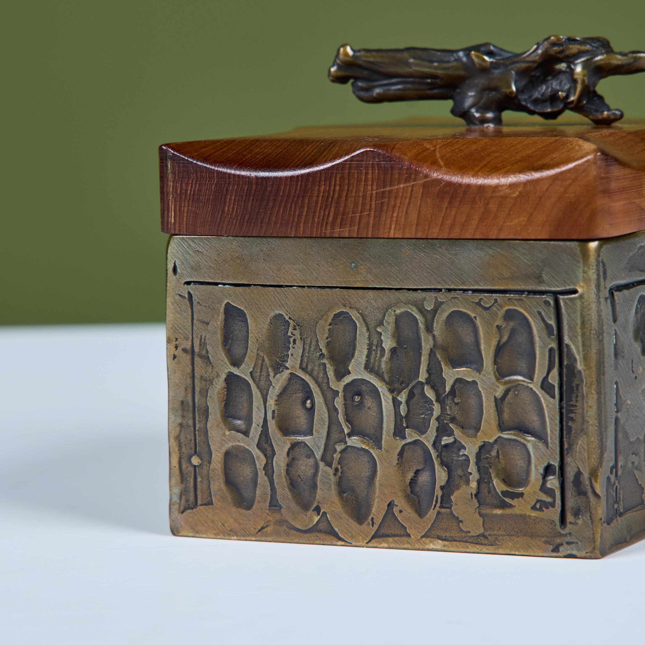 Caja de bronce de Chris y Pat Shatsby en venta 5