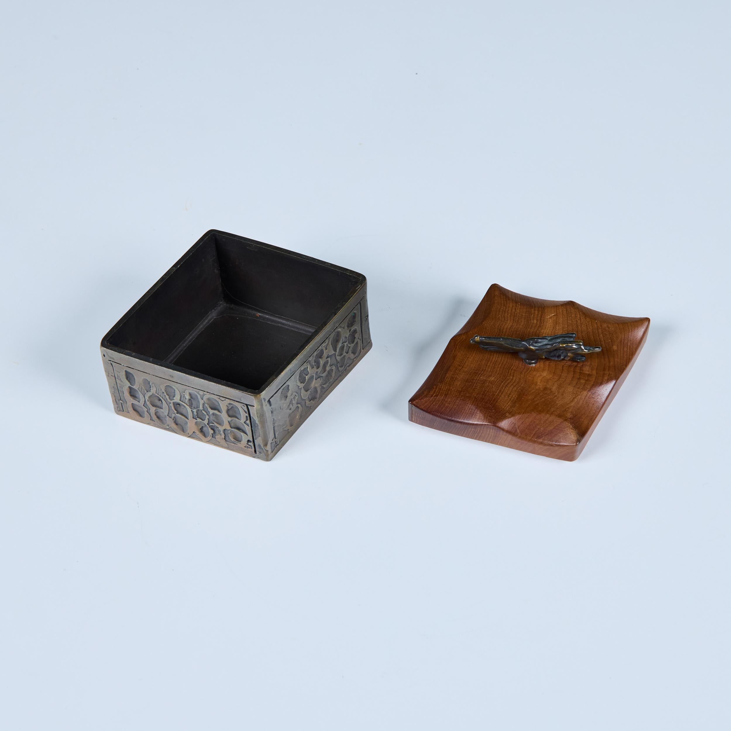 Caja de bronce de Chris y Pat Shatsby en venta 7