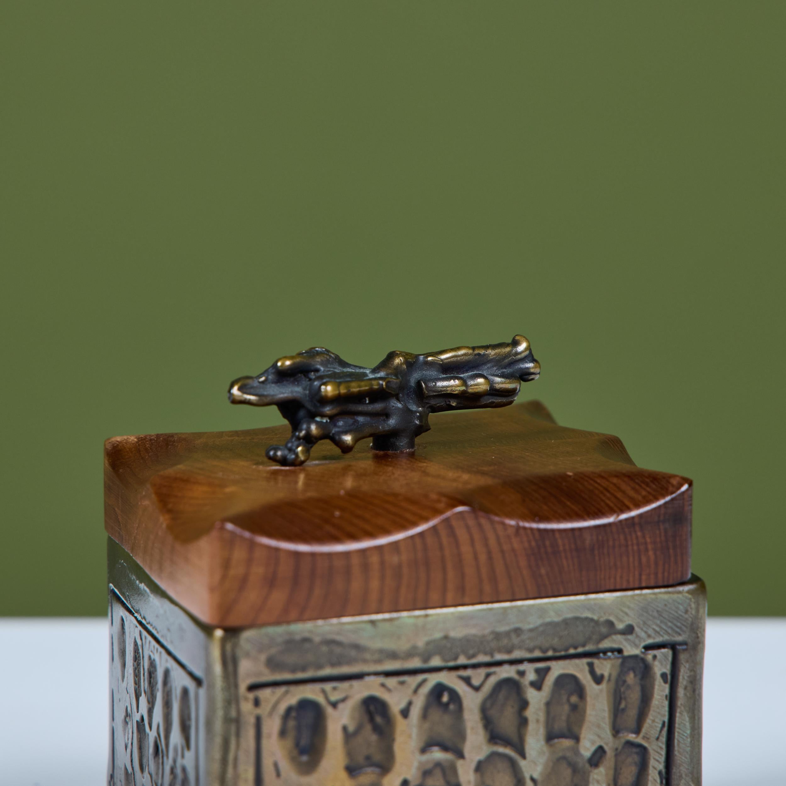 Caja de bronce de Chris y Pat Shatsby en venta 10