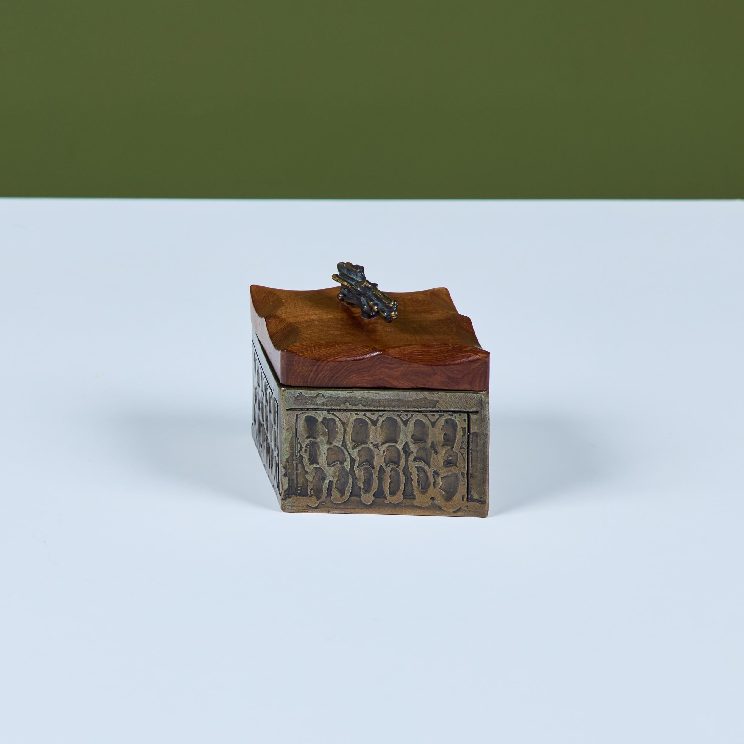Caja de bronce de Chris y Pat Shatsby en Bueno estado para la venta en Los Angeles, CA