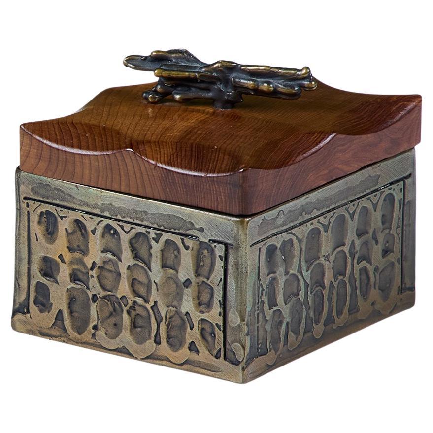 Caja de bronce de Chris y Pat Shatsby en venta