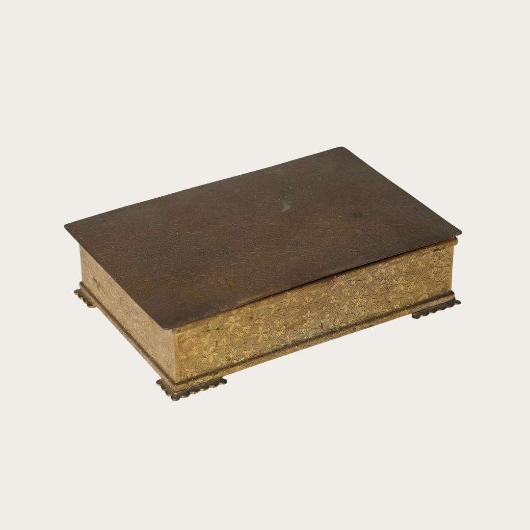 Bronze Box with Cast Foliage Pattern Throughout In Good Condition For Sale In Brooklyn, NY