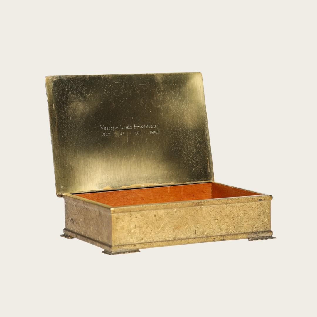 Bronze Box with Cast Foliage Pattern Throughout For Sale 2
