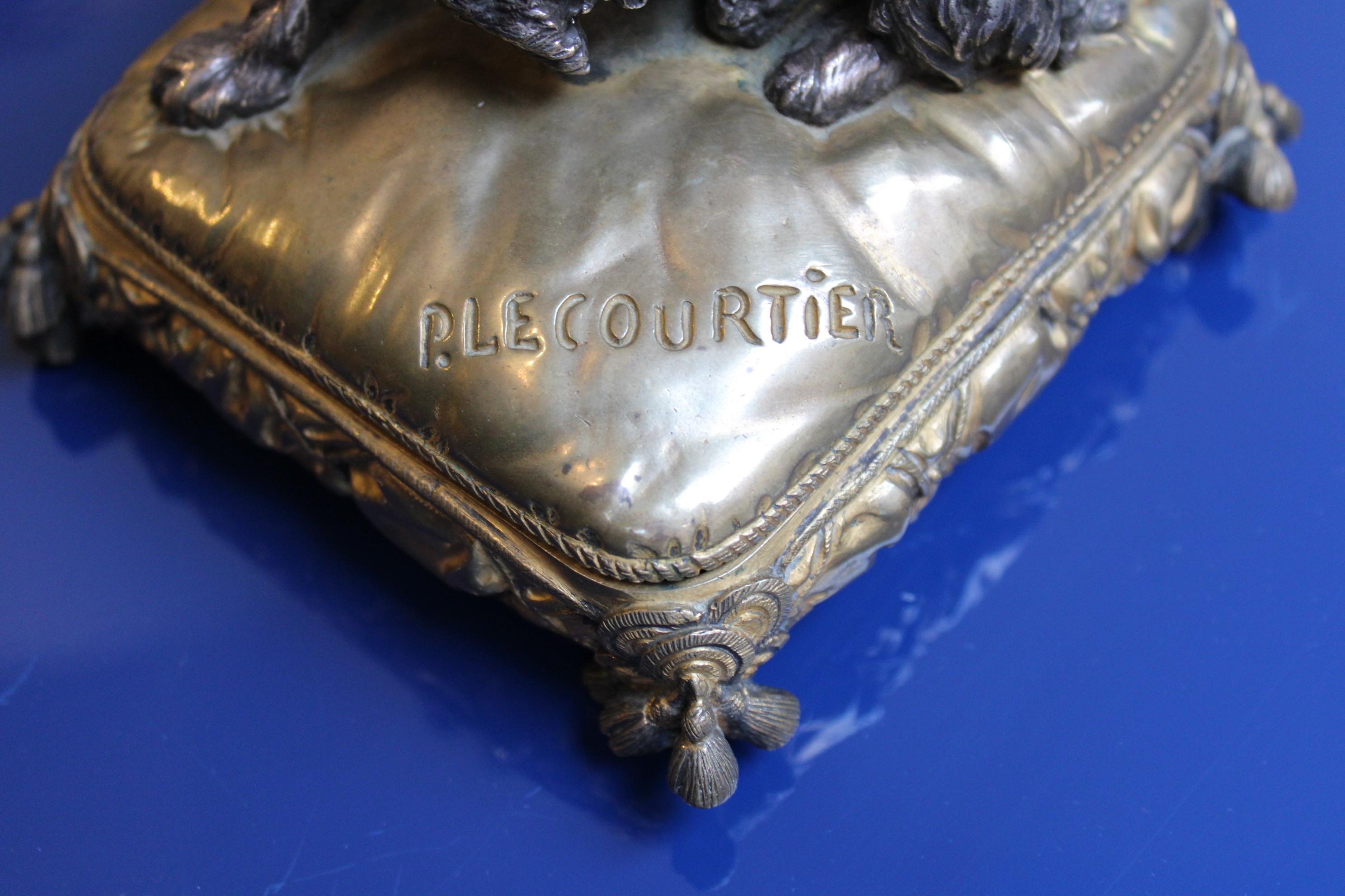 Bote en bronze avec chien de Prosper Lecourtier État moyen à Paris, FR