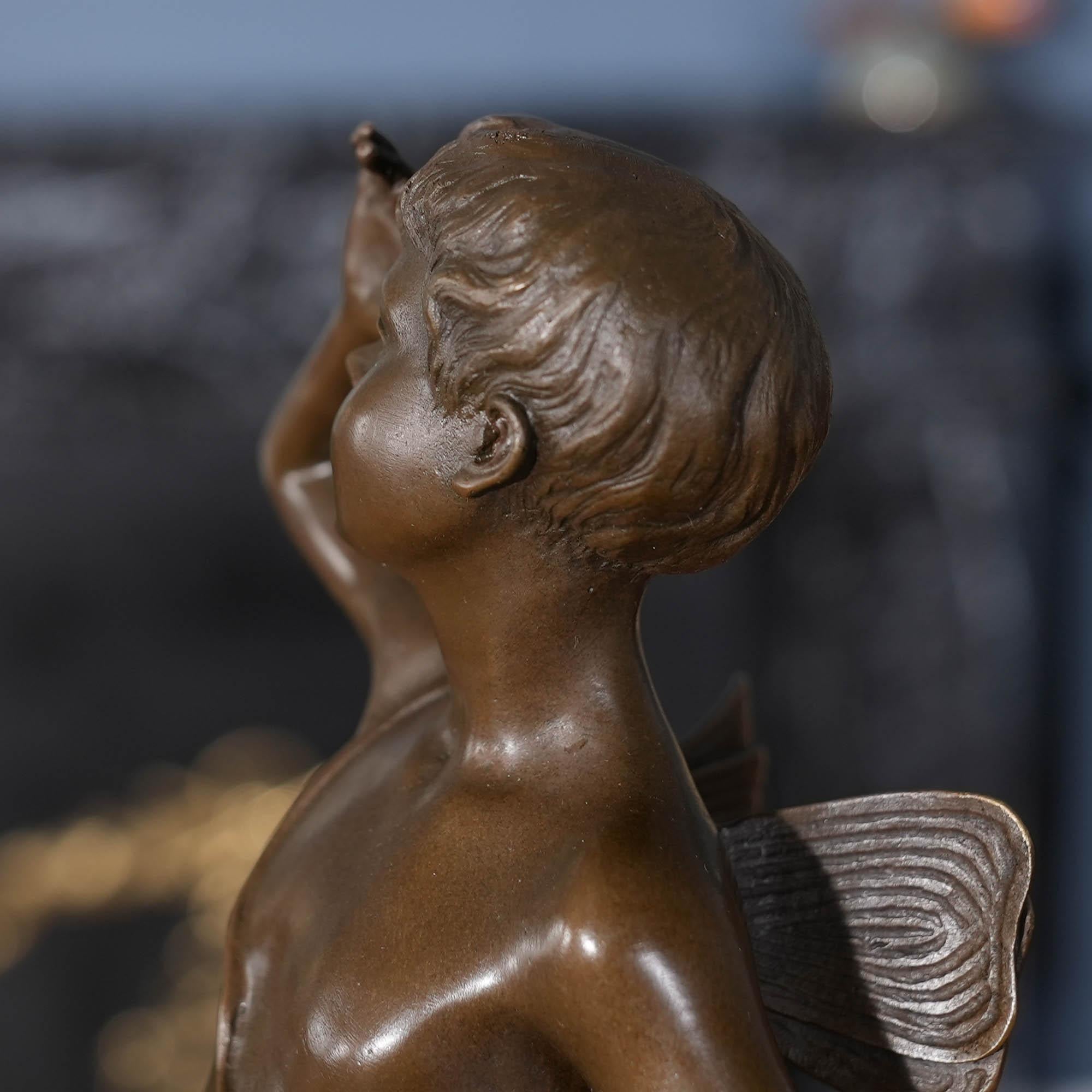 Bronze Boy Thumbing Nose auf Marmorsockel, Bronze im Angebot 5