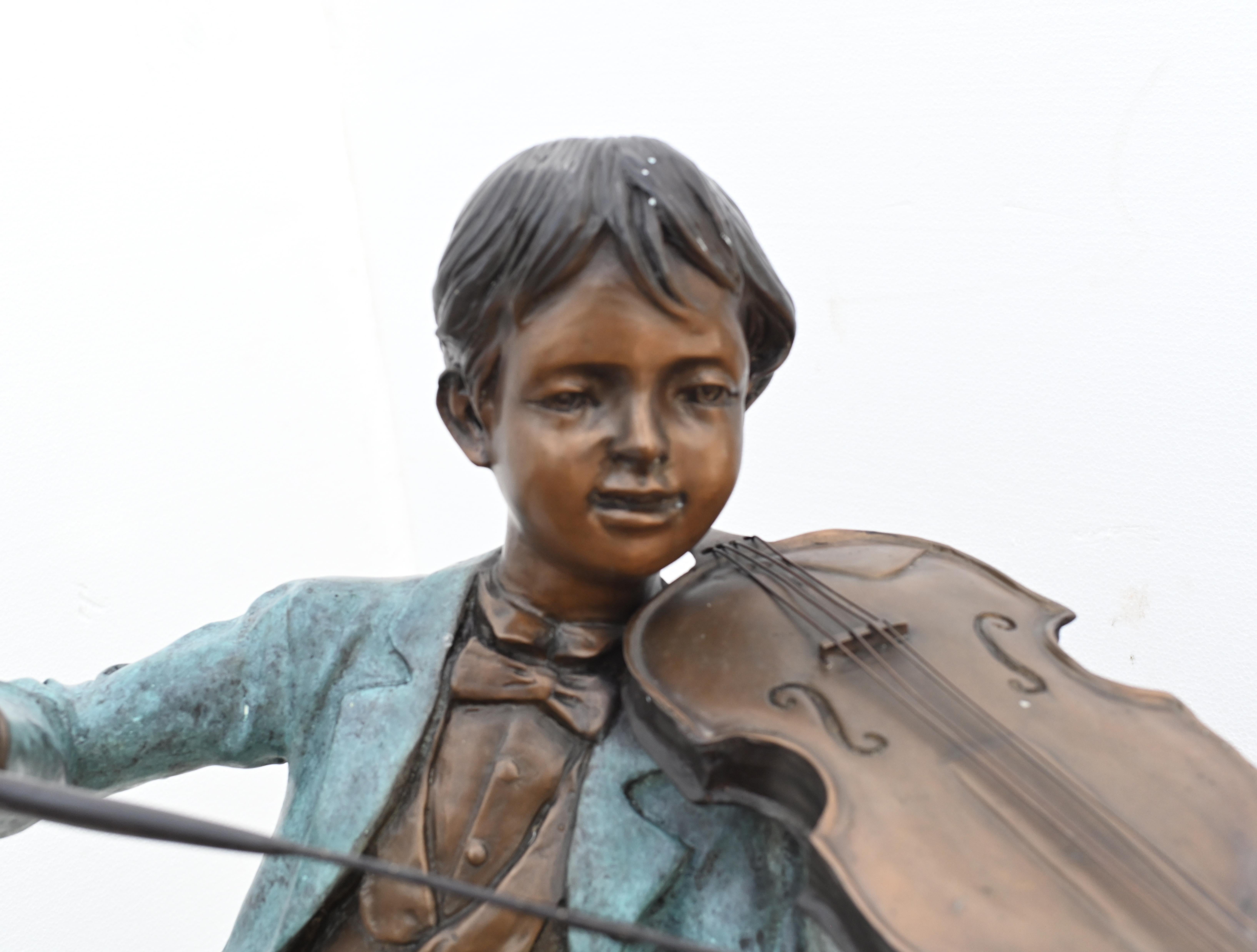 Bronze Boy Violin Player Amadeus Mozart Statue In Good Condition For Sale In Potters Bar, GB