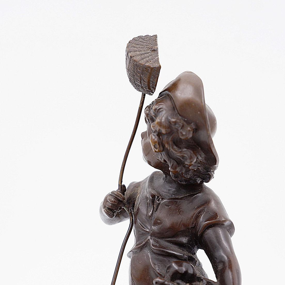 Francese Ragazzo in bronzo con farfalla di August Moreau, Francia, fine XIX secolo in vendita