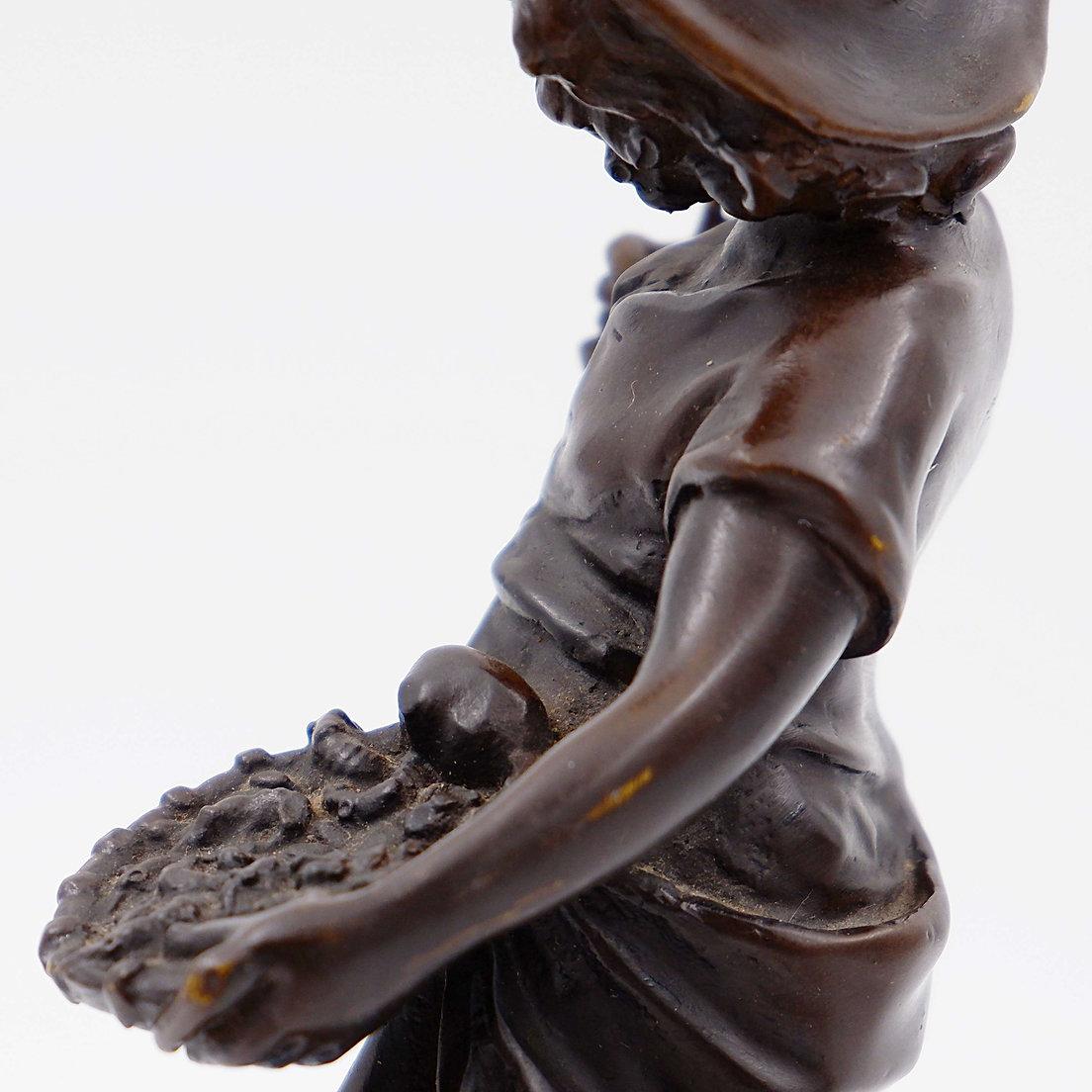 Bronzo Ragazzo in bronzo con farfalla di August Moreau, Francia, fine XIX secolo in vendita
